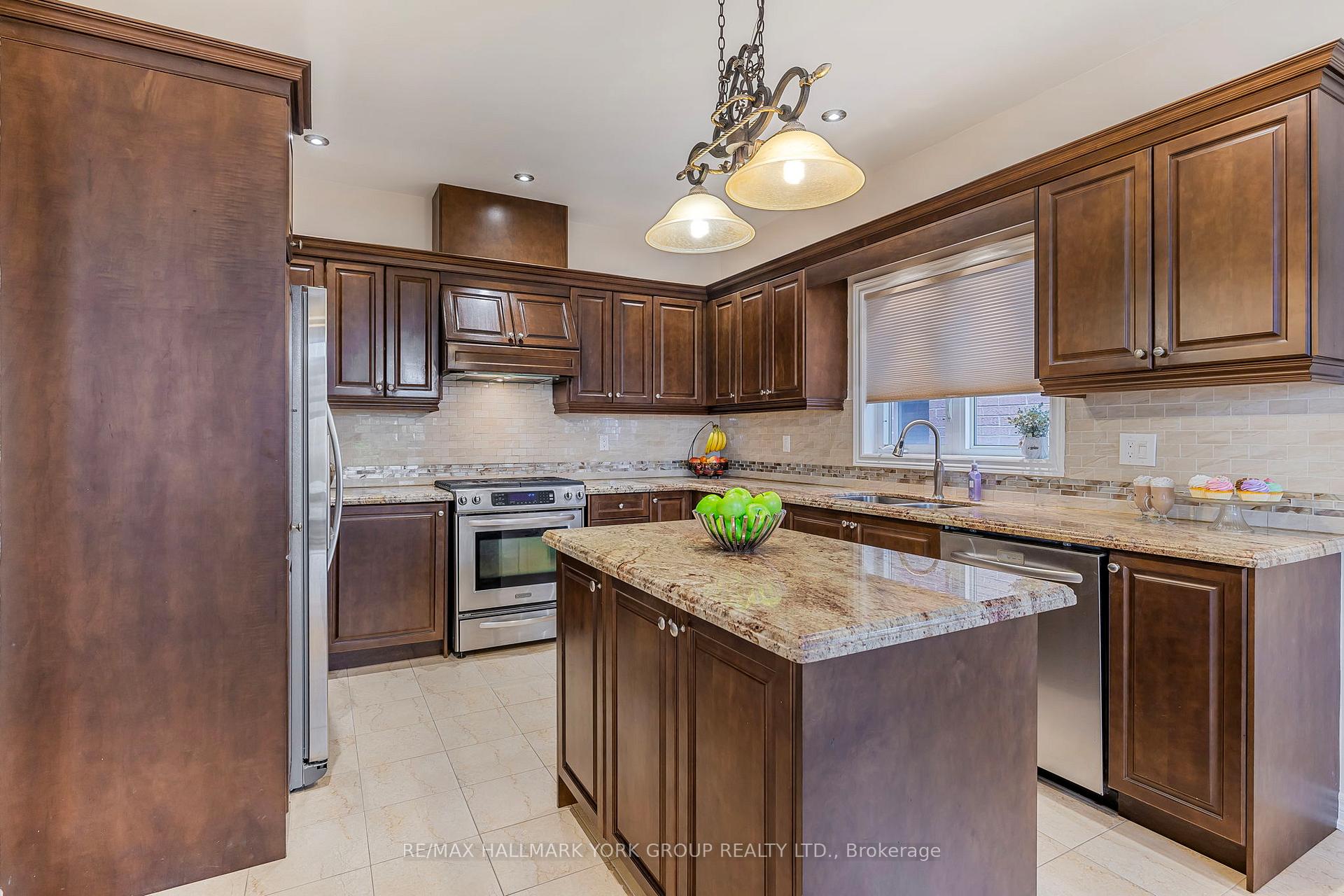 Photo 11 of 240 Borealis Avenue, Aurora, Bayview Northeast — HOMEH