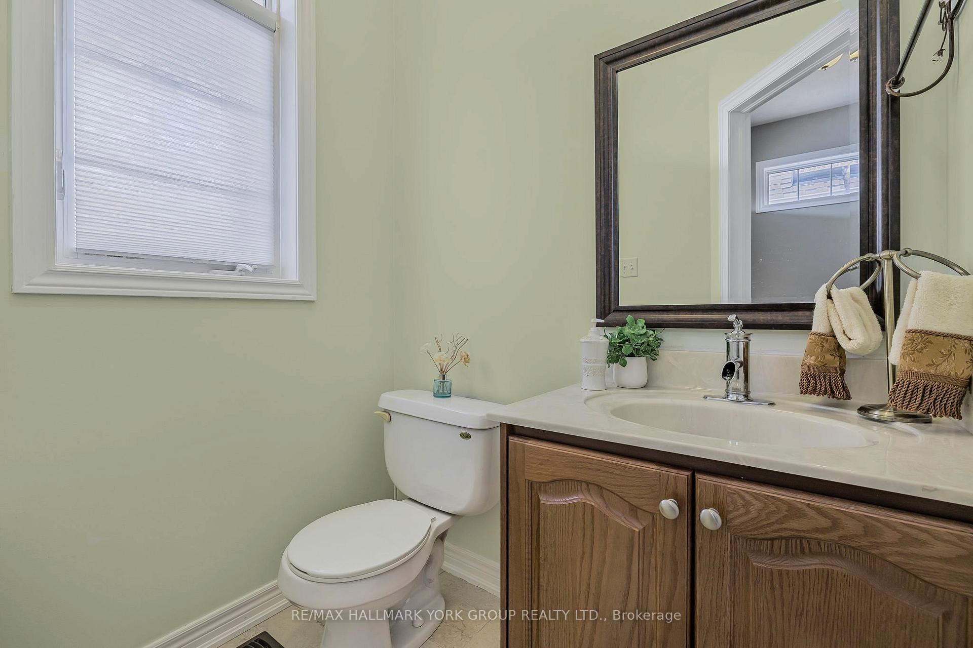 Photo 13 of 240 Borealis Avenue, Aurora, Bayview Northeast — HOMEH