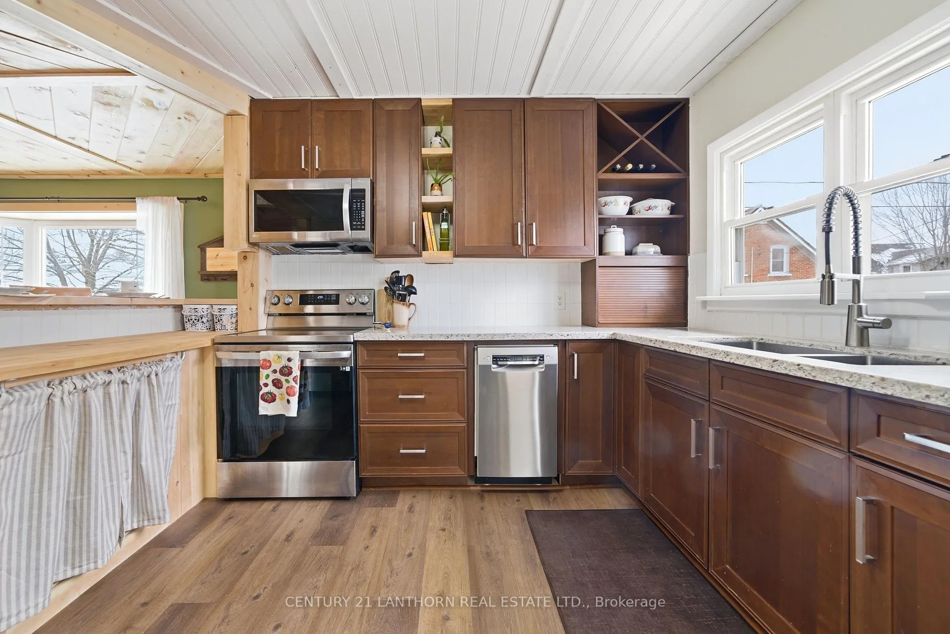 Photo 11 of 2 Duncan Street, Prince Edward County, Bloomfield Ward — HOMEH
