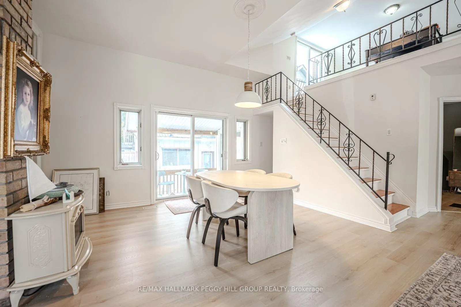Photo 2 of 131 Sanford Street, Barrie, Sanford — HOMEH