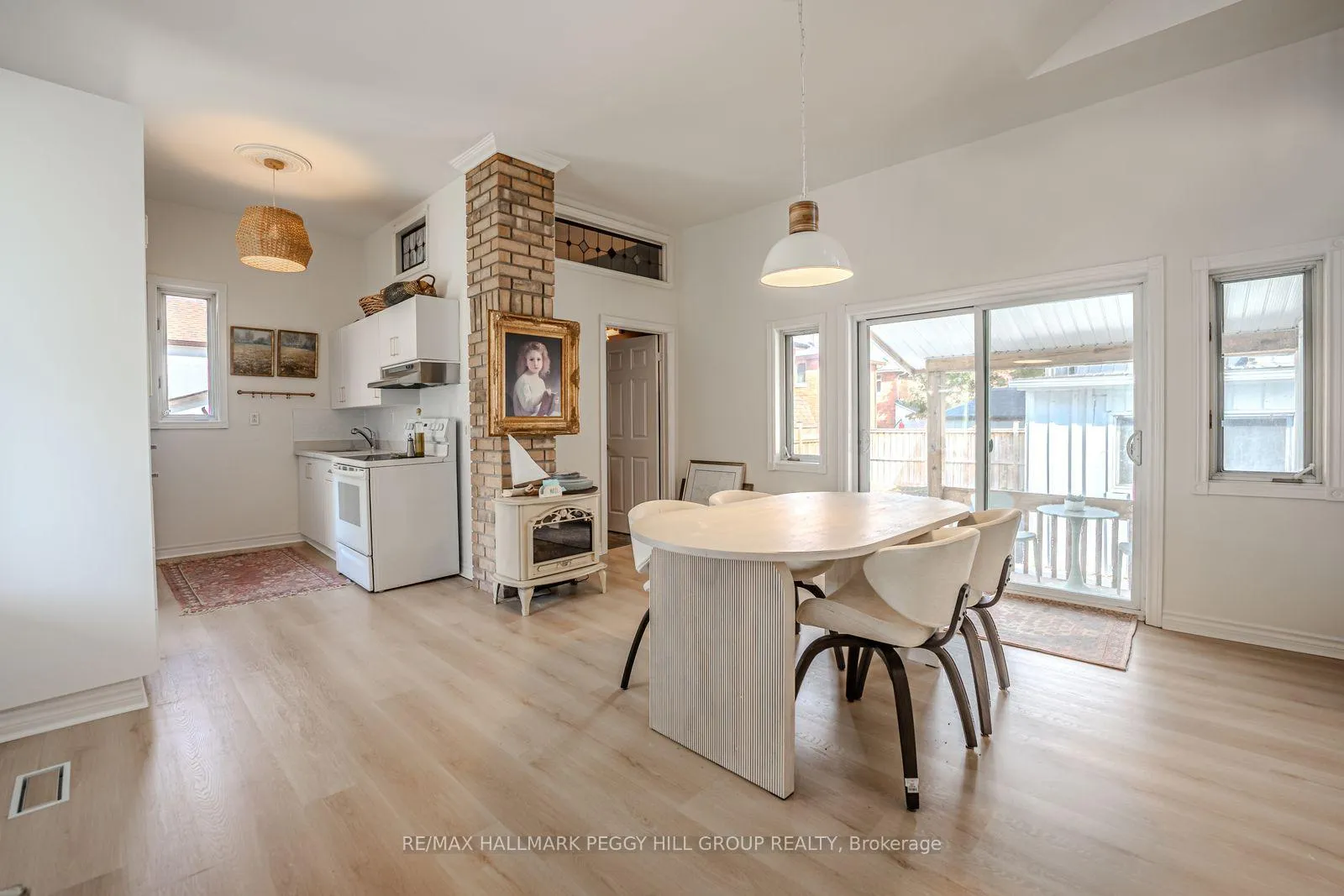 Photo 3 of 131 Sanford Street, Barrie, Sanford — HOMEH