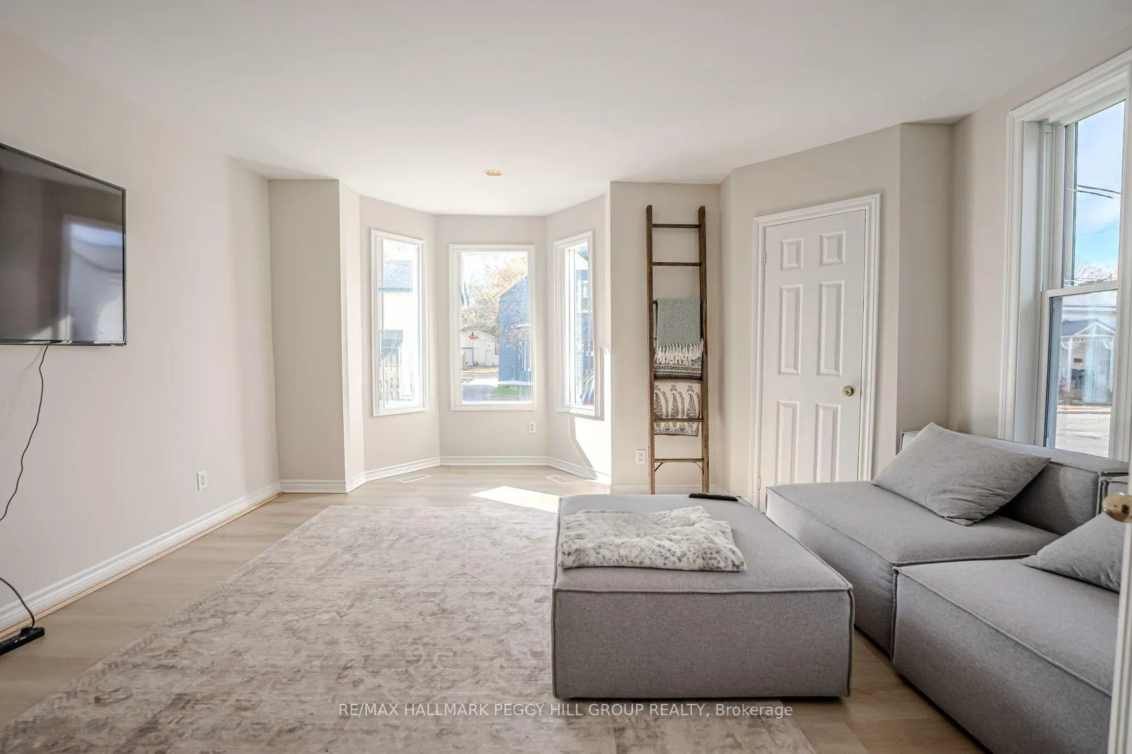Photo 6 of 131 Sanford Street, Barrie, Sanford — HOMEH