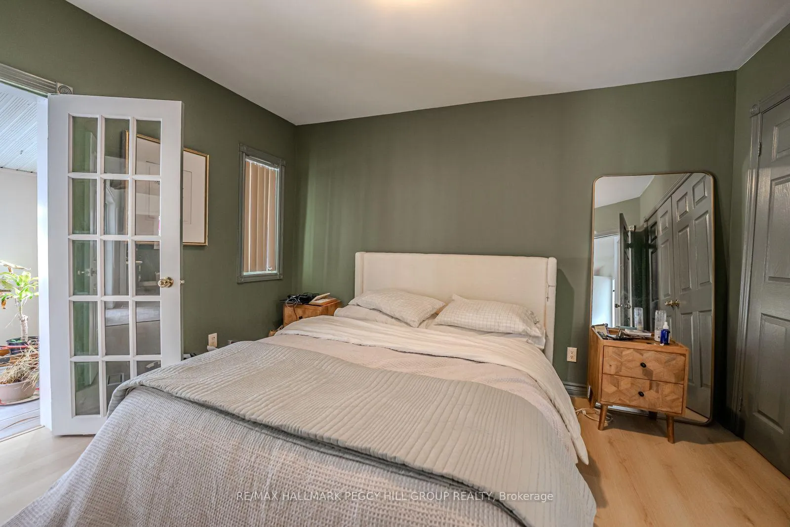 Photo 7 of 131 Sanford Street, Barrie, Sanford — HOMEH