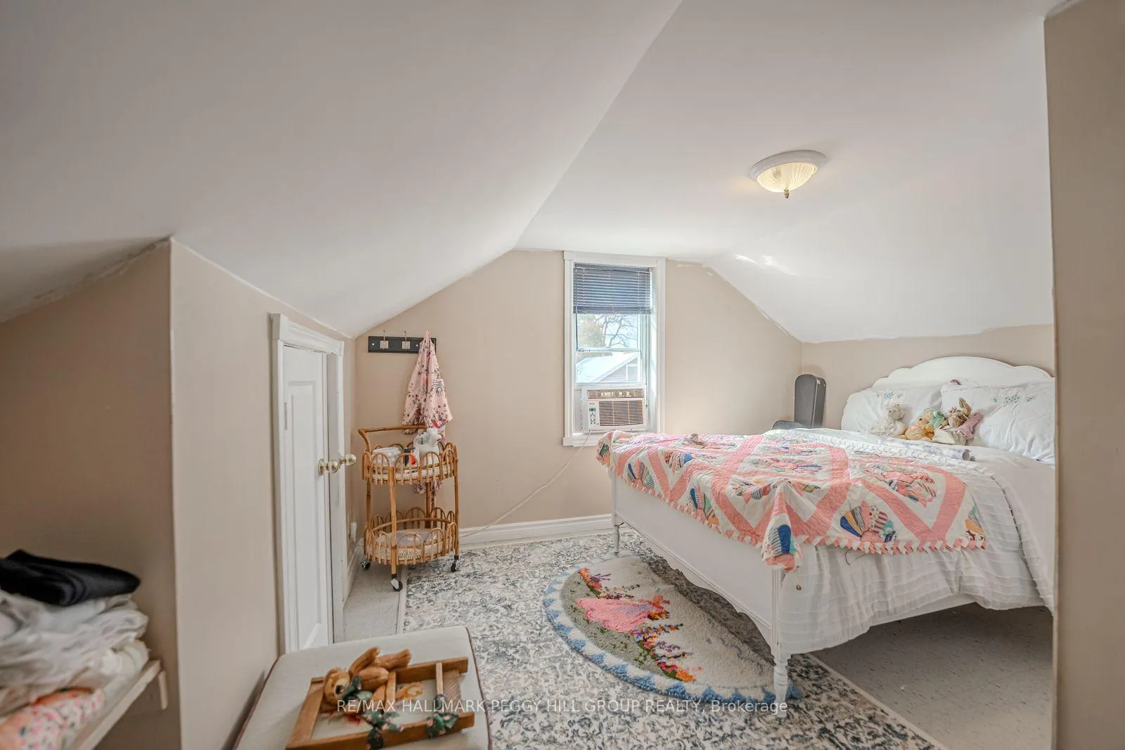 Photo 13 of 131 Sanford Street, Barrie, Sanford — HOMEH