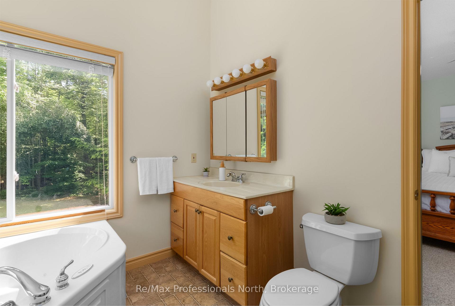 Photo 16 of 1279 Graham Road, Gravenhurst, Morrison — HOMEH