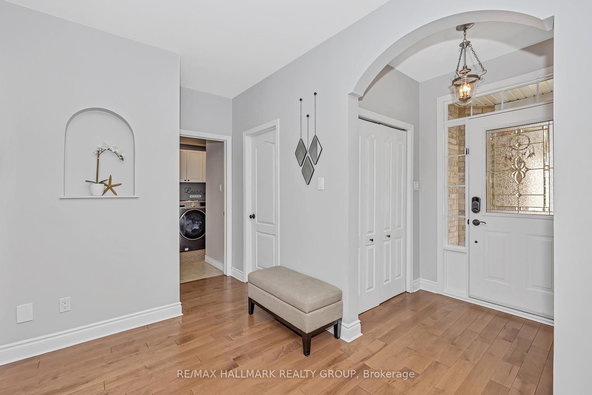 Photo 3 of 3746 Twin Falls Place, Ottawa, Riverside South/Gloucester Glen — HOMEH