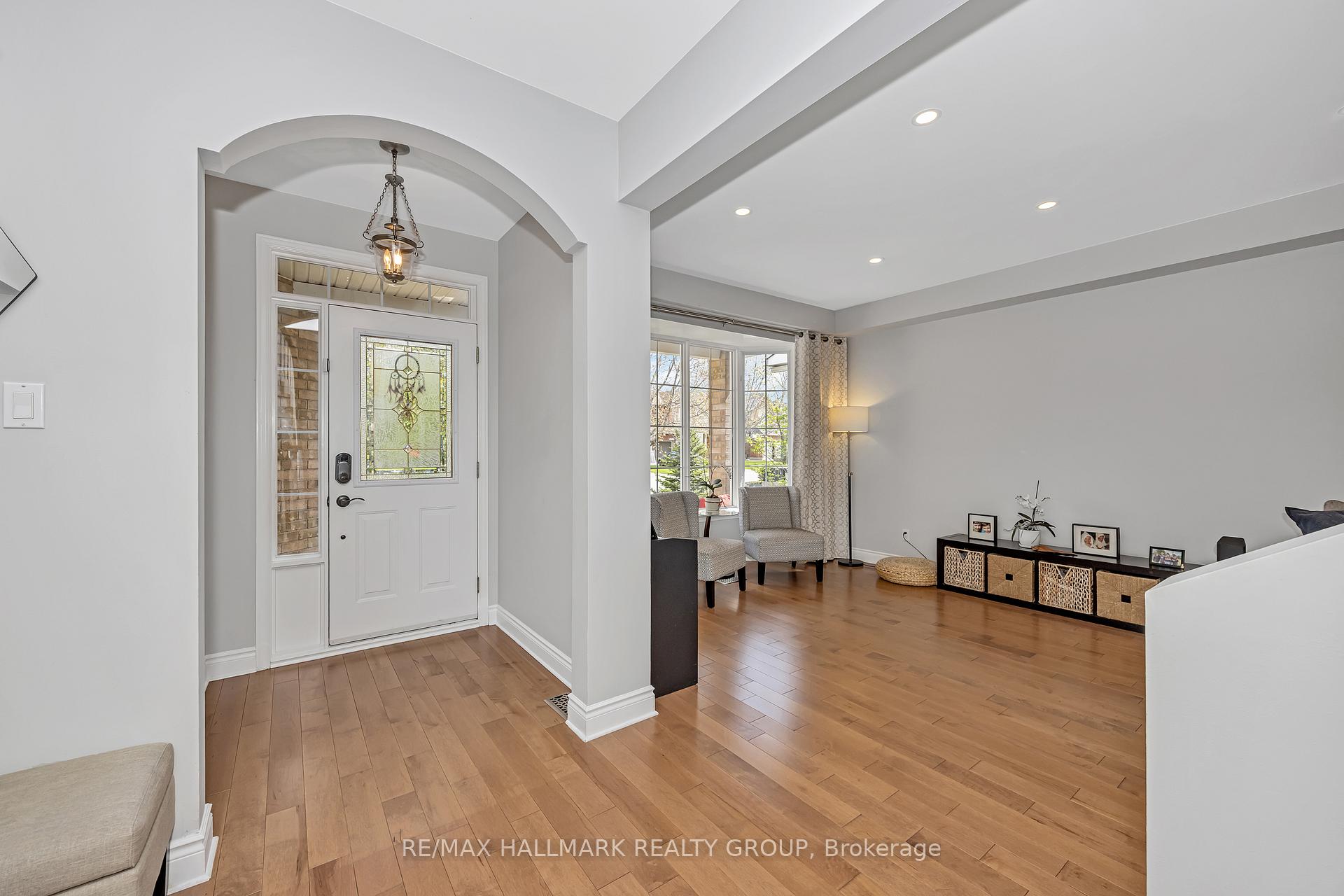 Photo 4 of 3746 Twin Falls Place, Ottawa, Riverside South/Gloucester Glen — HOMEH