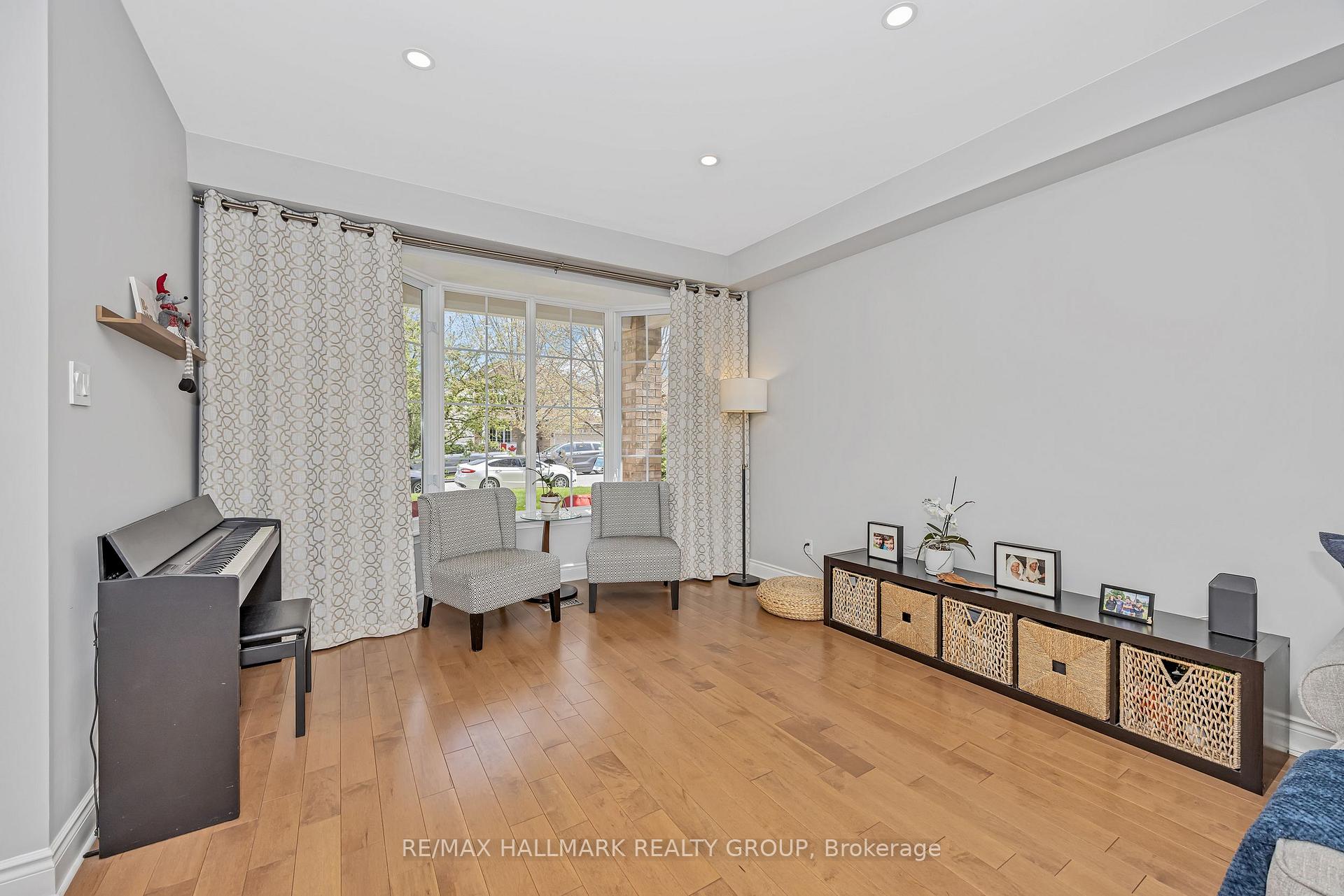 Photo 5 of 3746 Twin Falls Place, Ottawa, Riverside South/Gloucester Glen — HOMEH