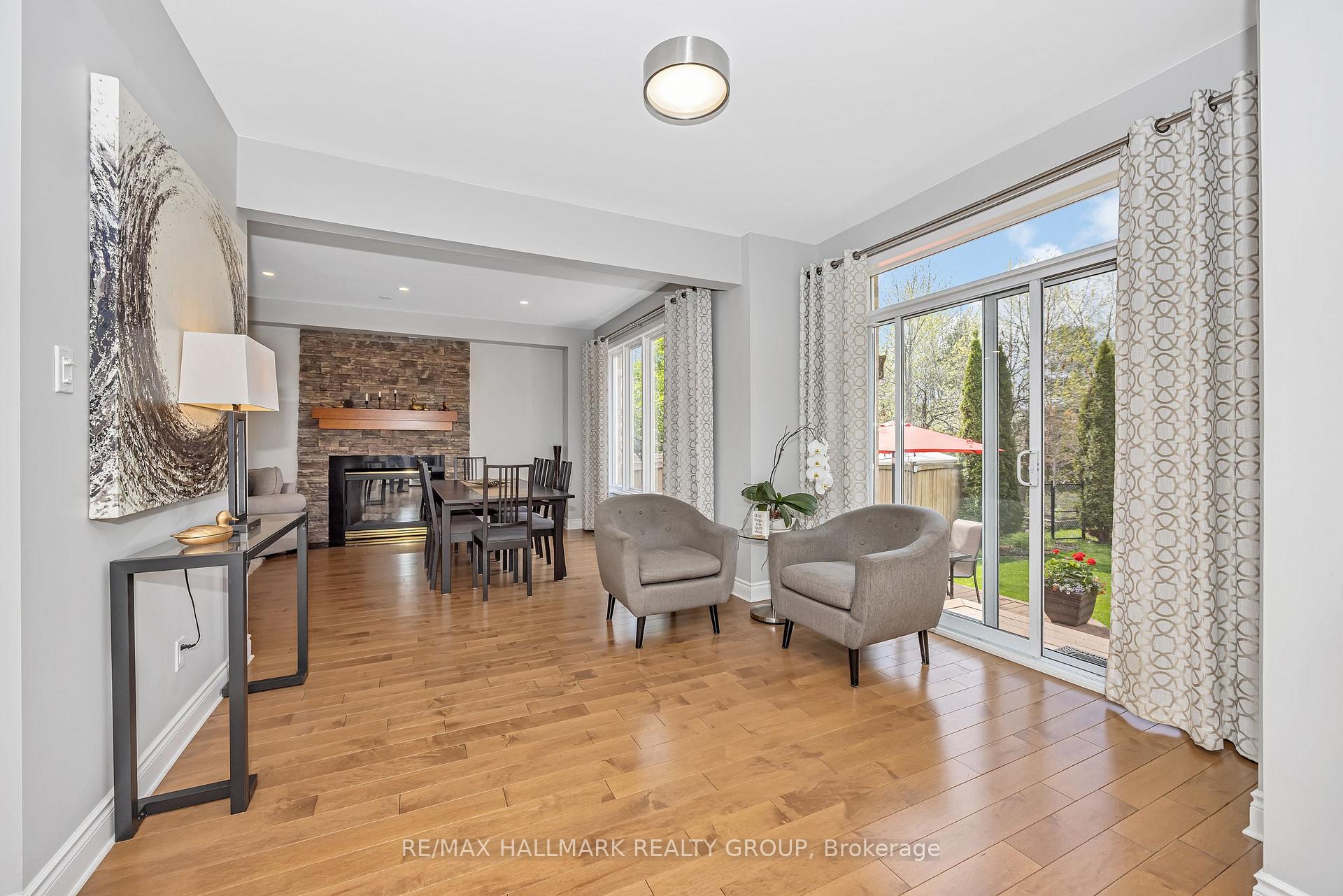 Photo 10 of 3746 Twin Falls Place, Ottawa, Riverside South/Gloucester Glen — HOMEH