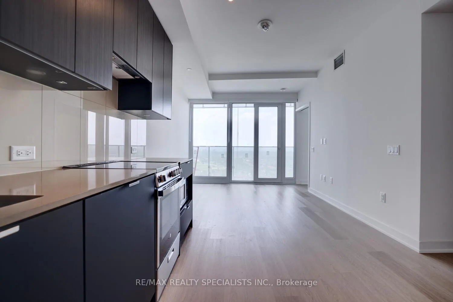 Photo 5 of Unit 2008, 3883 Quartz Road, Mississauga, City Centre — HOMEH