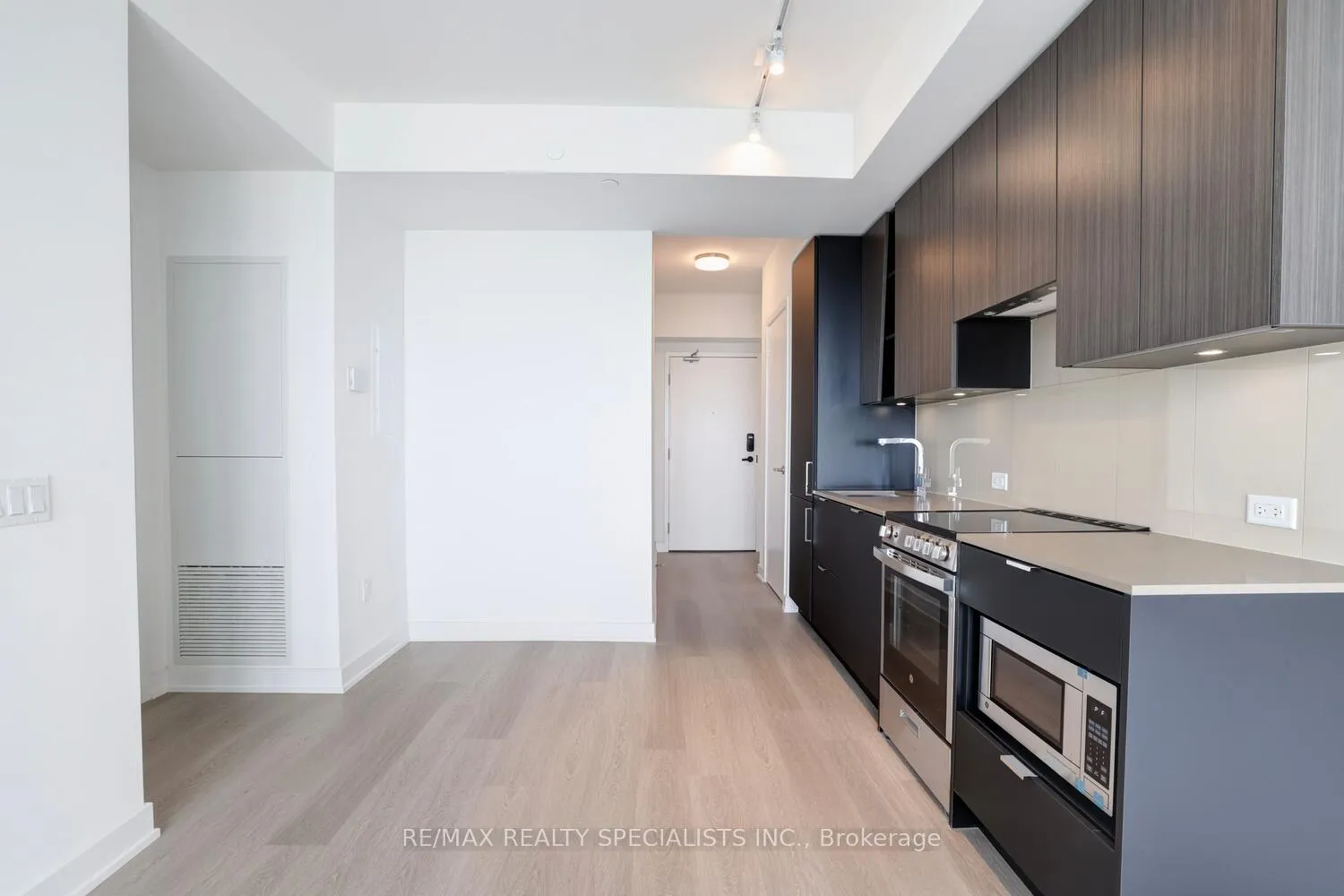 Photo 6 of Unit 2008, 3883 Quartz Road, Mississauga, City Centre — HOMEH