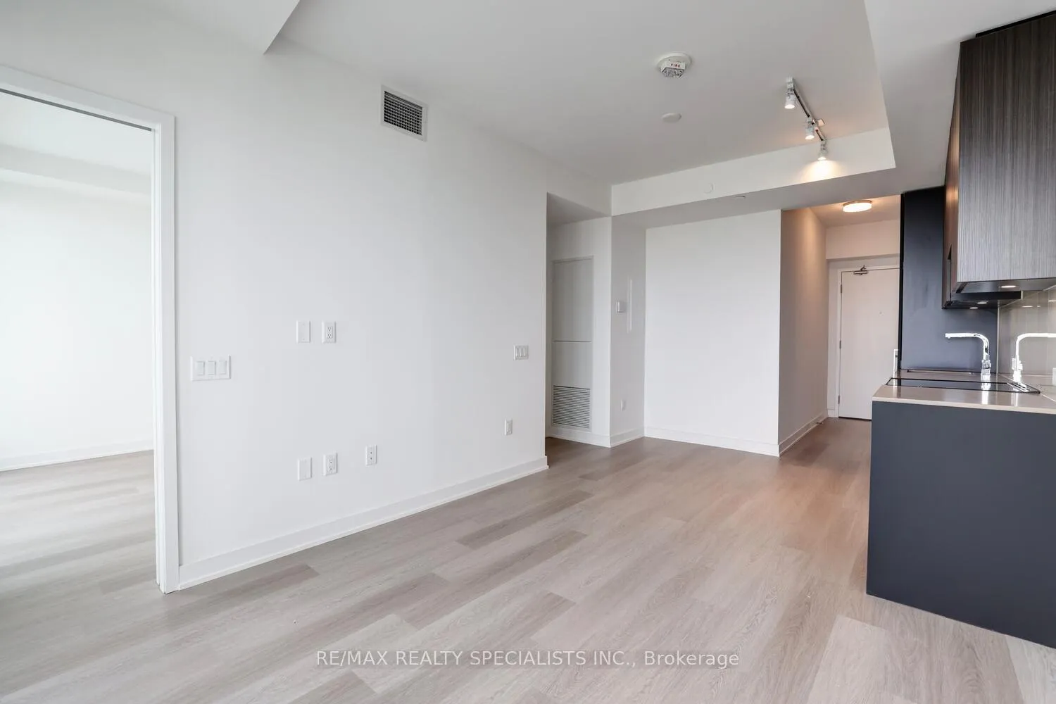 Photo 9 of Unit 2008, 3883 Quartz Road, Mississauga, City Centre — HOMEH