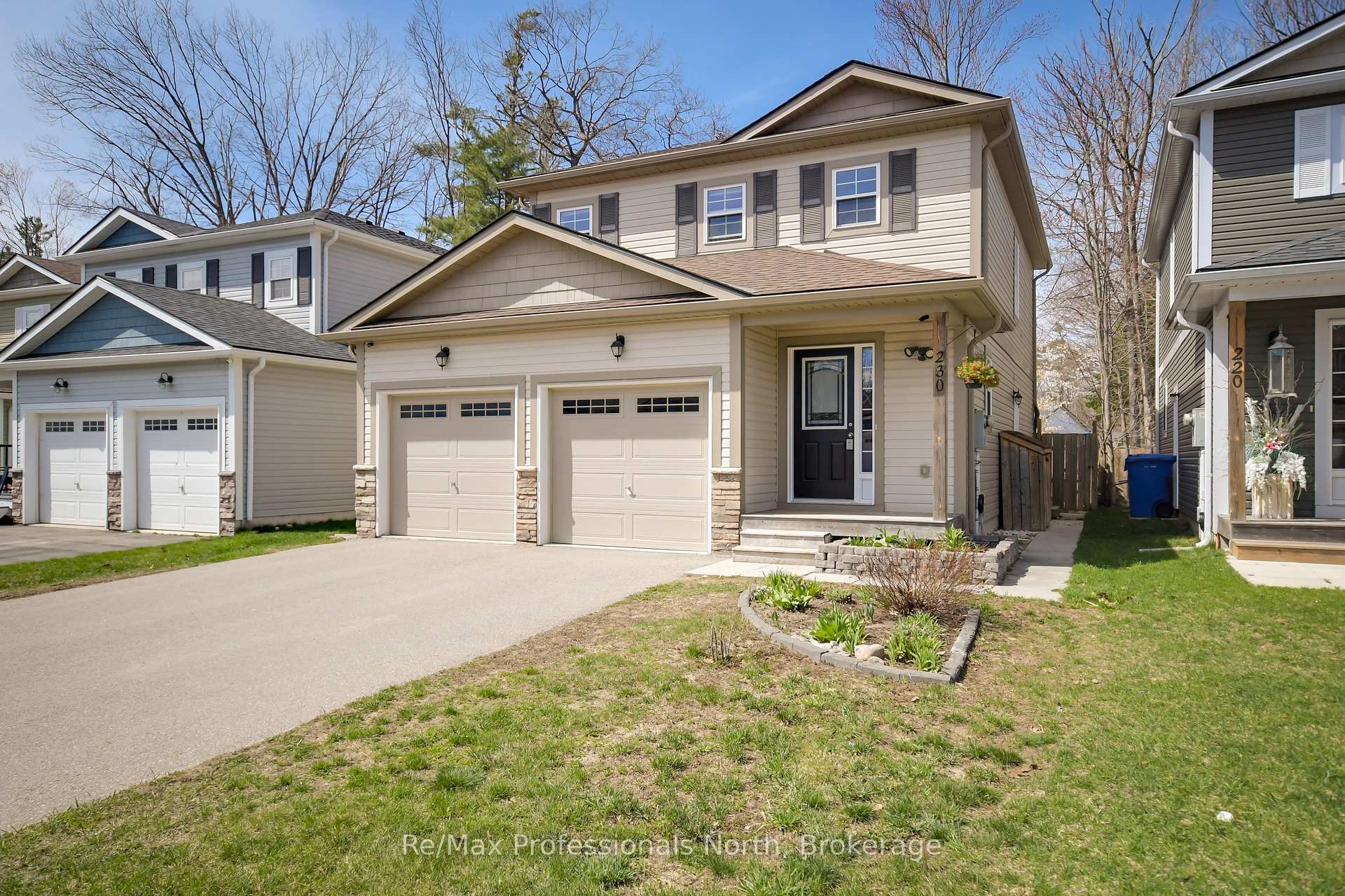 Photo 1 of 230 Pine Street, Gravenhurst, Muskoka (S) — HOMEH