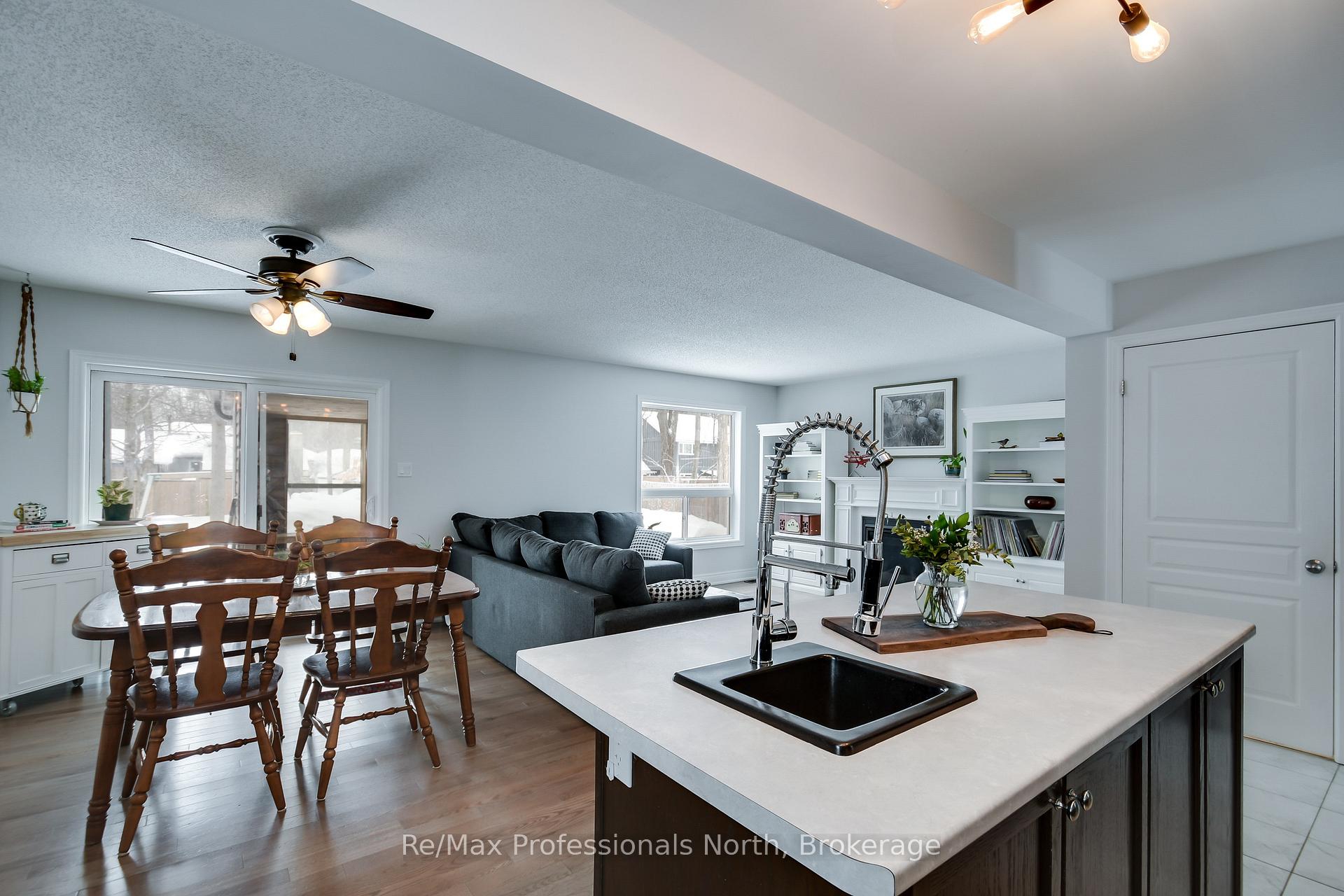 Photo 6 of 230 Pine Street, Gravenhurst, Muskoka (S) — HOMEH