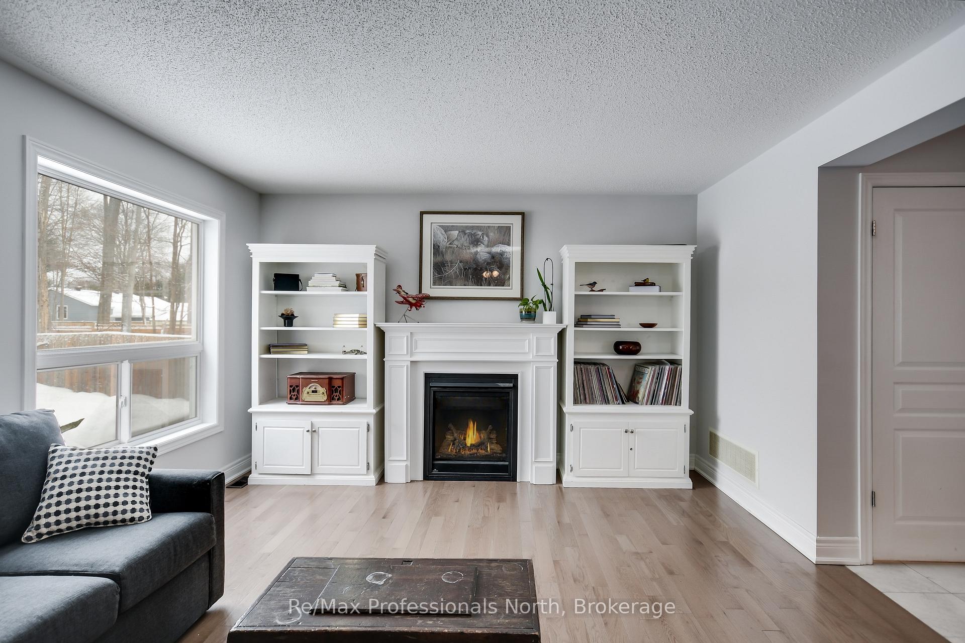 Photo 9 of 230 Pine Street, Gravenhurst, Muskoka (S) — HOMEH