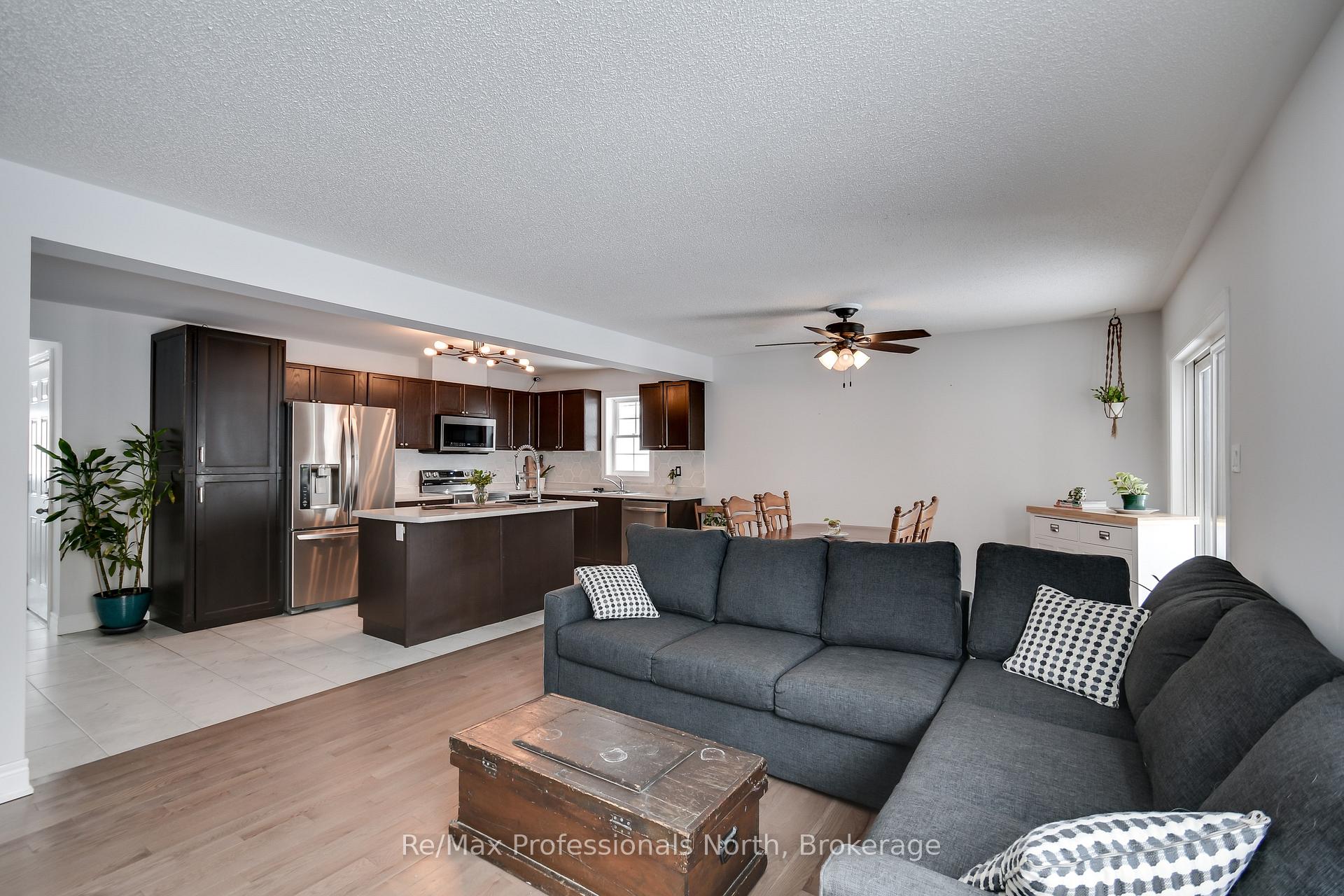 Photo 10 of 230 Pine Street, Gravenhurst, Muskoka (S) — HOMEH