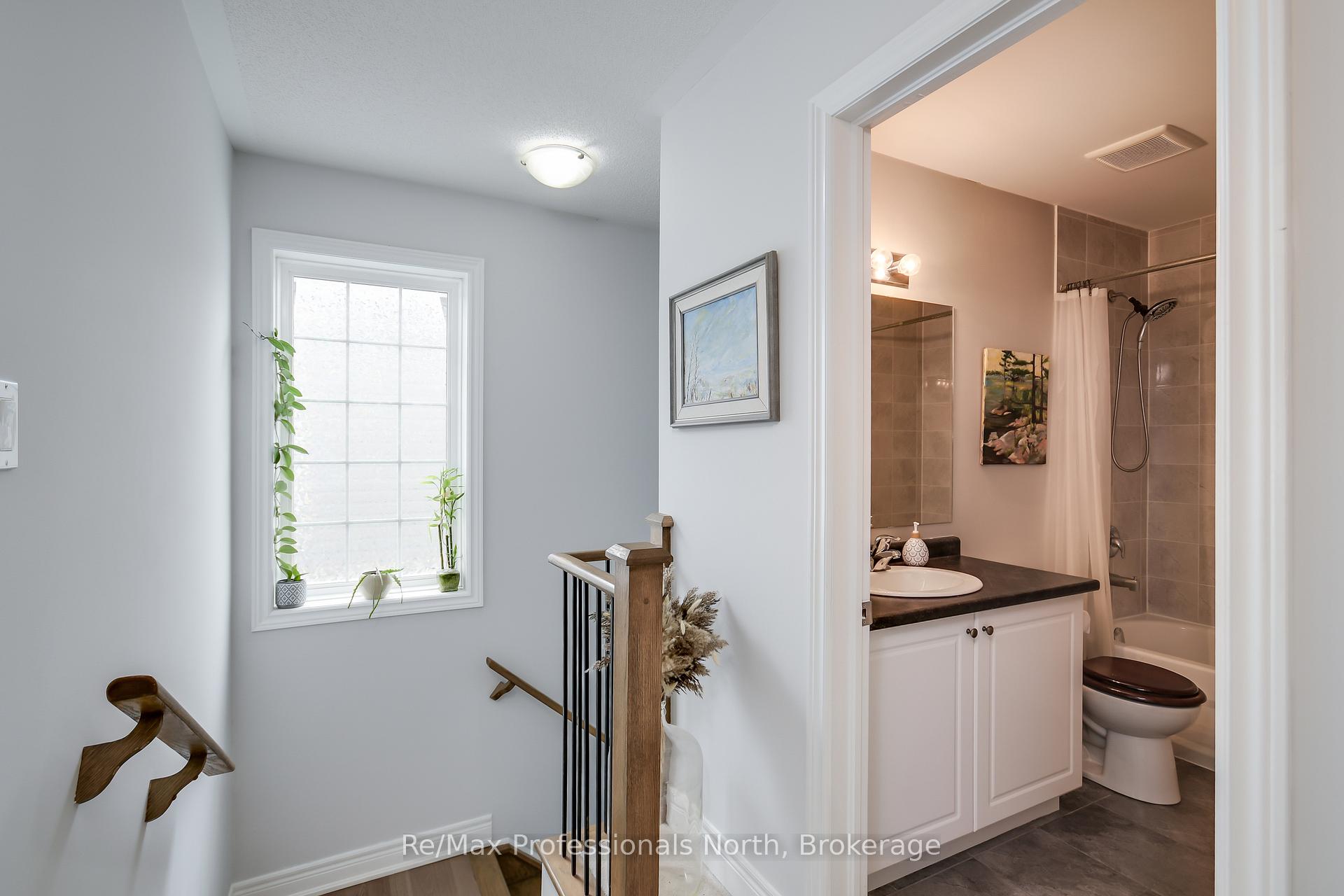 Photo 16 of 230 Pine Street, Gravenhurst, Muskoka (S) — HOMEH