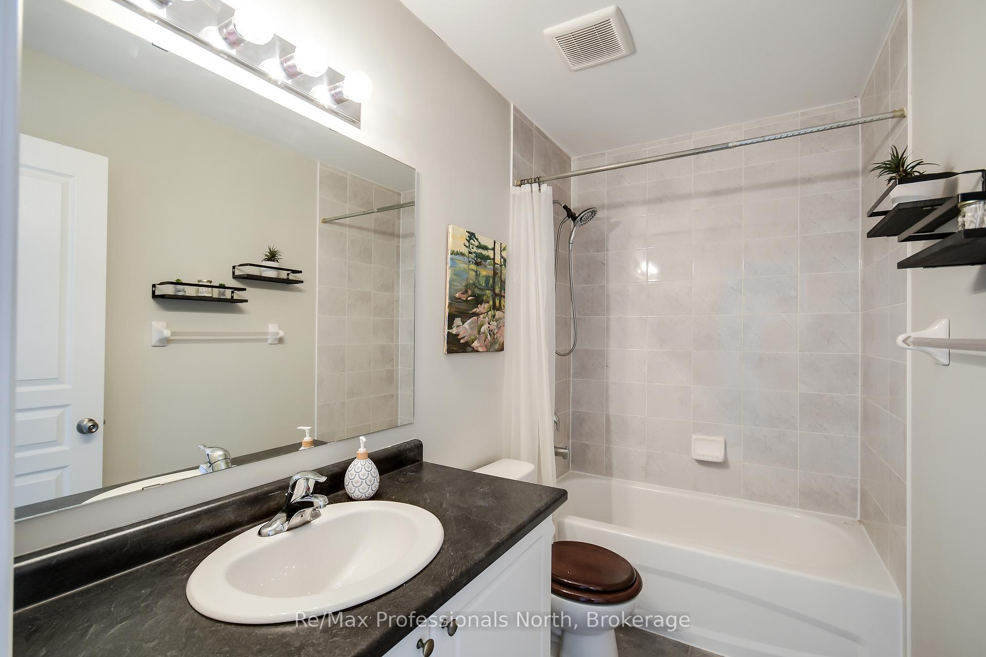 Photo 17 of 230 Pine Street, Gravenhurst, Muskoka (S) — HOMEH