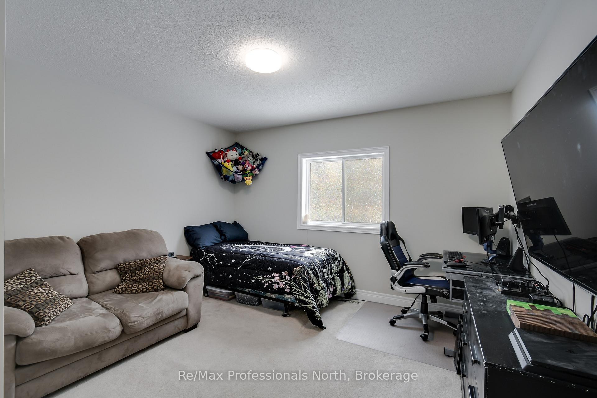 Photo 22 of 230 Pine Street, Gravenhurst, Muskoka (S) — HOMEH