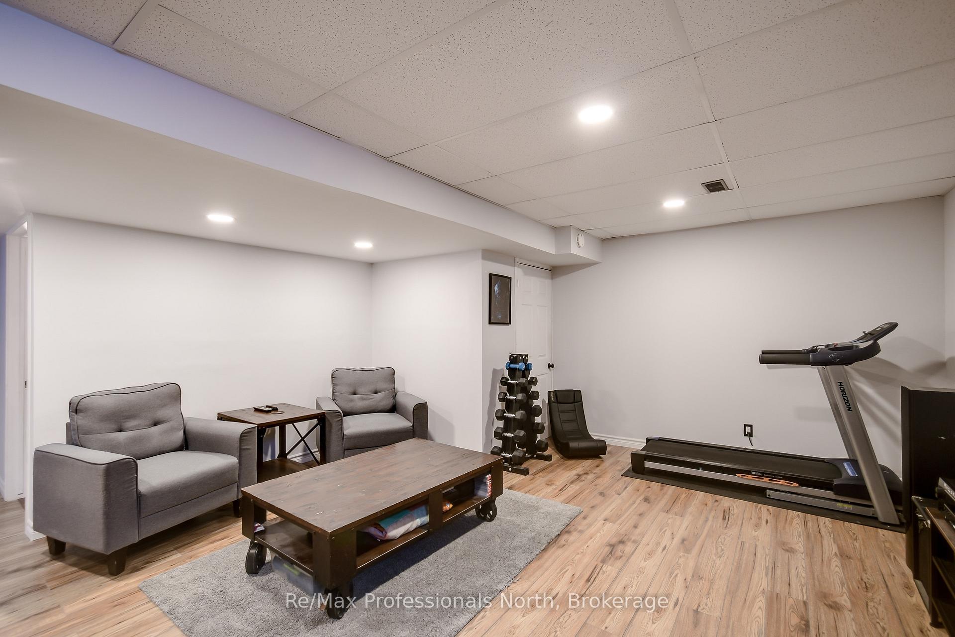 Photo 23 of 230 Pine Street, Gravenhurst, Muskoka (S) — HOMEH
