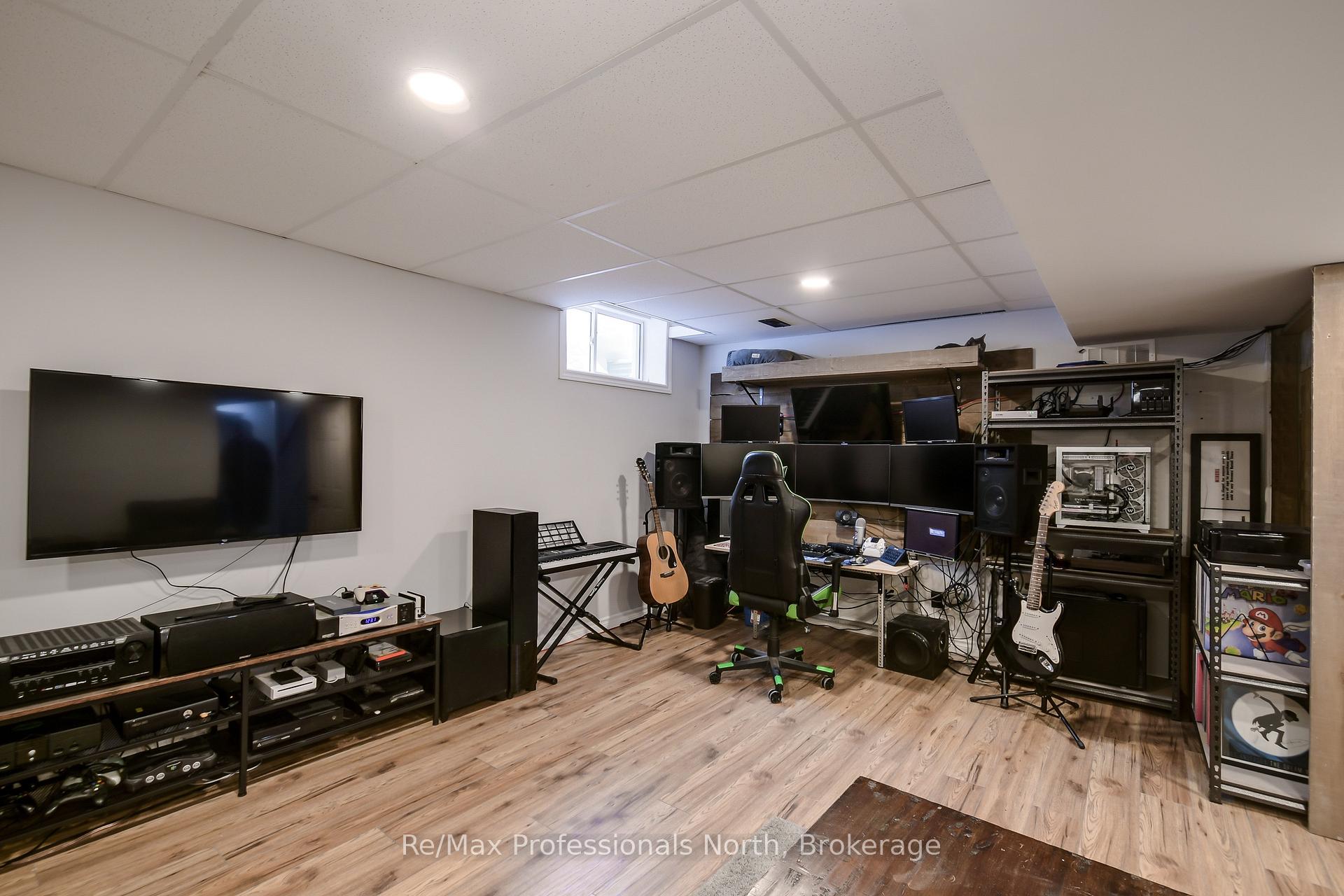 Photo 24 of 230 Pine Street, Gravenhurst, Muskoka (S) — HOMEH
