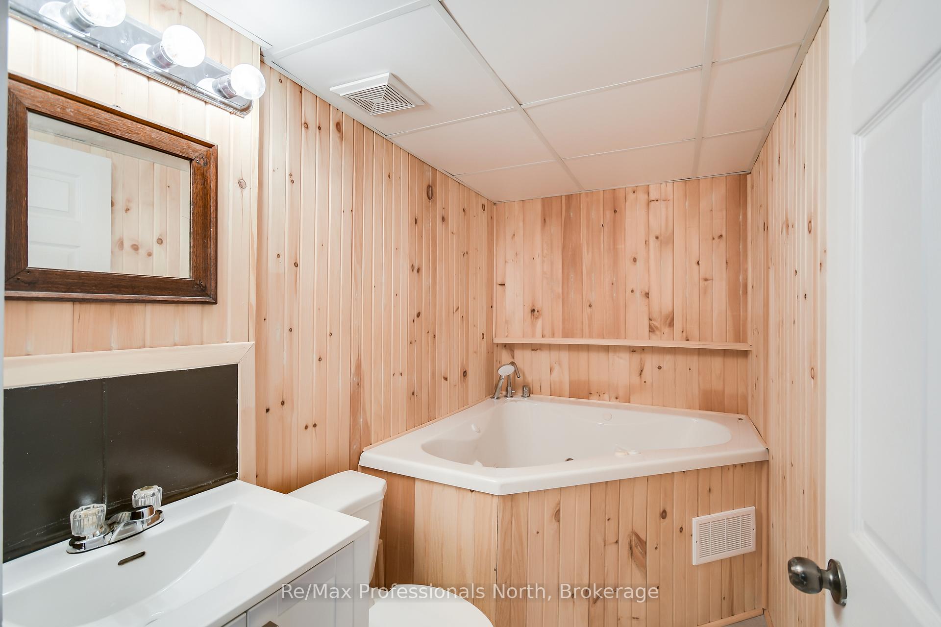 Photo 25 of 230 Pine Street, Gravenhurst, Muskoka (S) — HOMEH