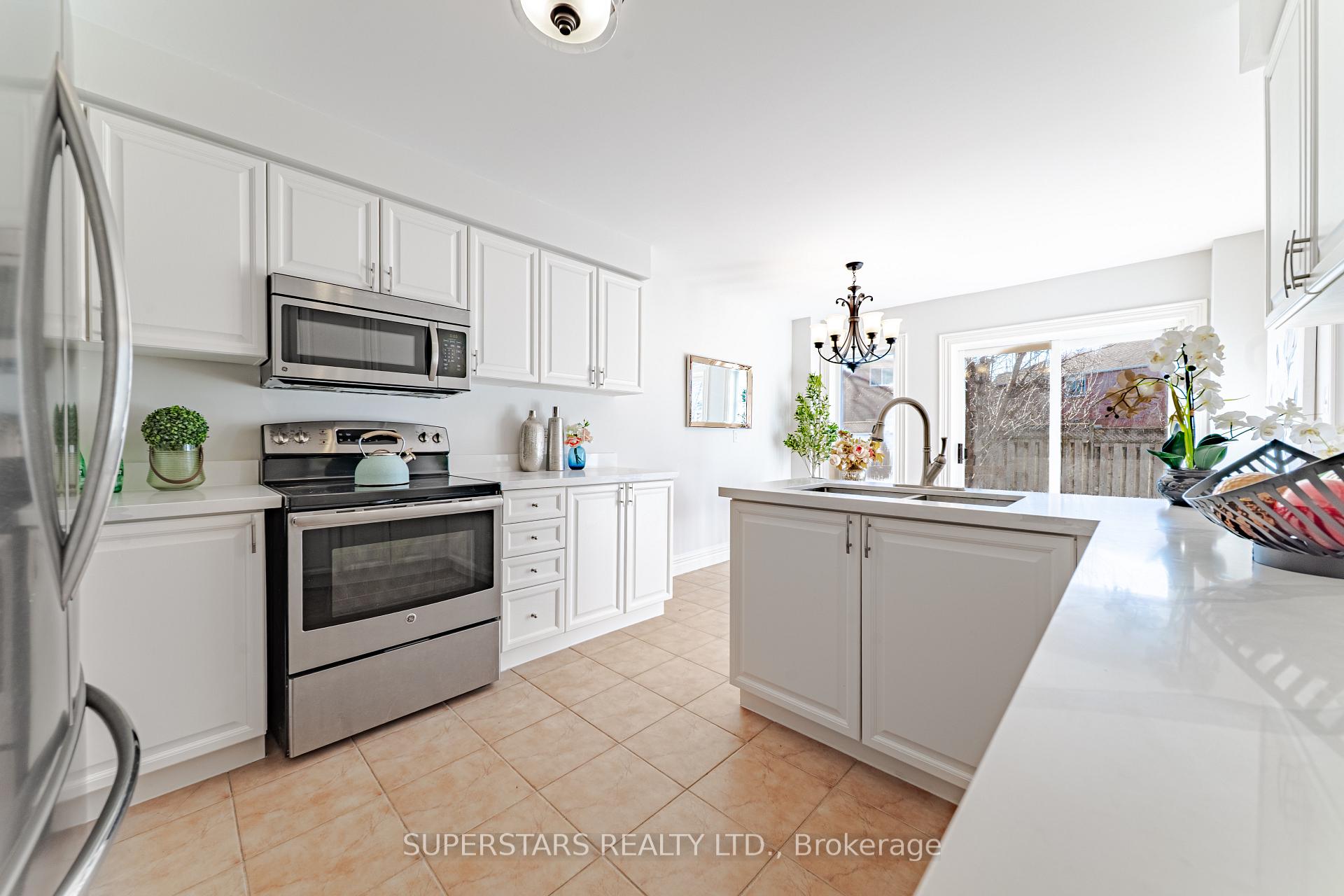 Photo 15 of 51 Kerrison Drive W, Ajax, Central — HOMEH