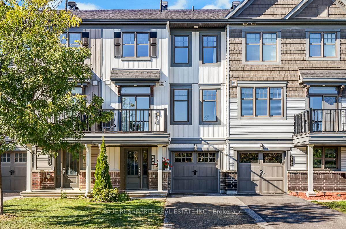 Front of 640 Lauraleaf Crescent