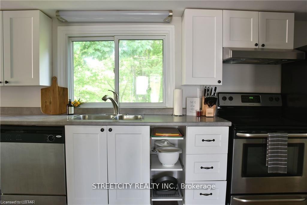 Photo 11 of 417 Tower Heights Drive, Central Elgin, Rural Central Elgin — HOMEH