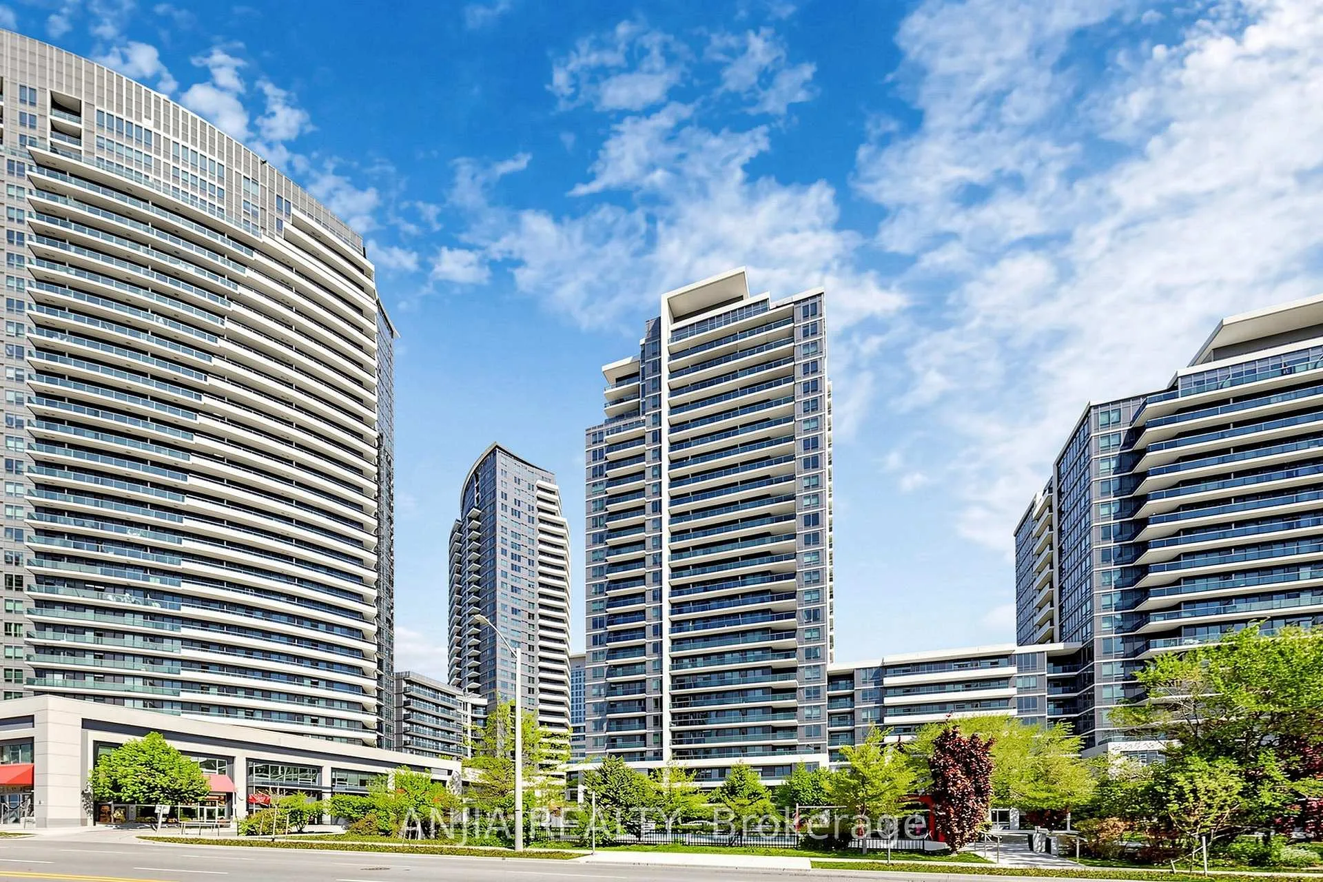 Photo 1 of Unit 331, 7161 Yonge Street, Markham, Thornhill — HOMEH
