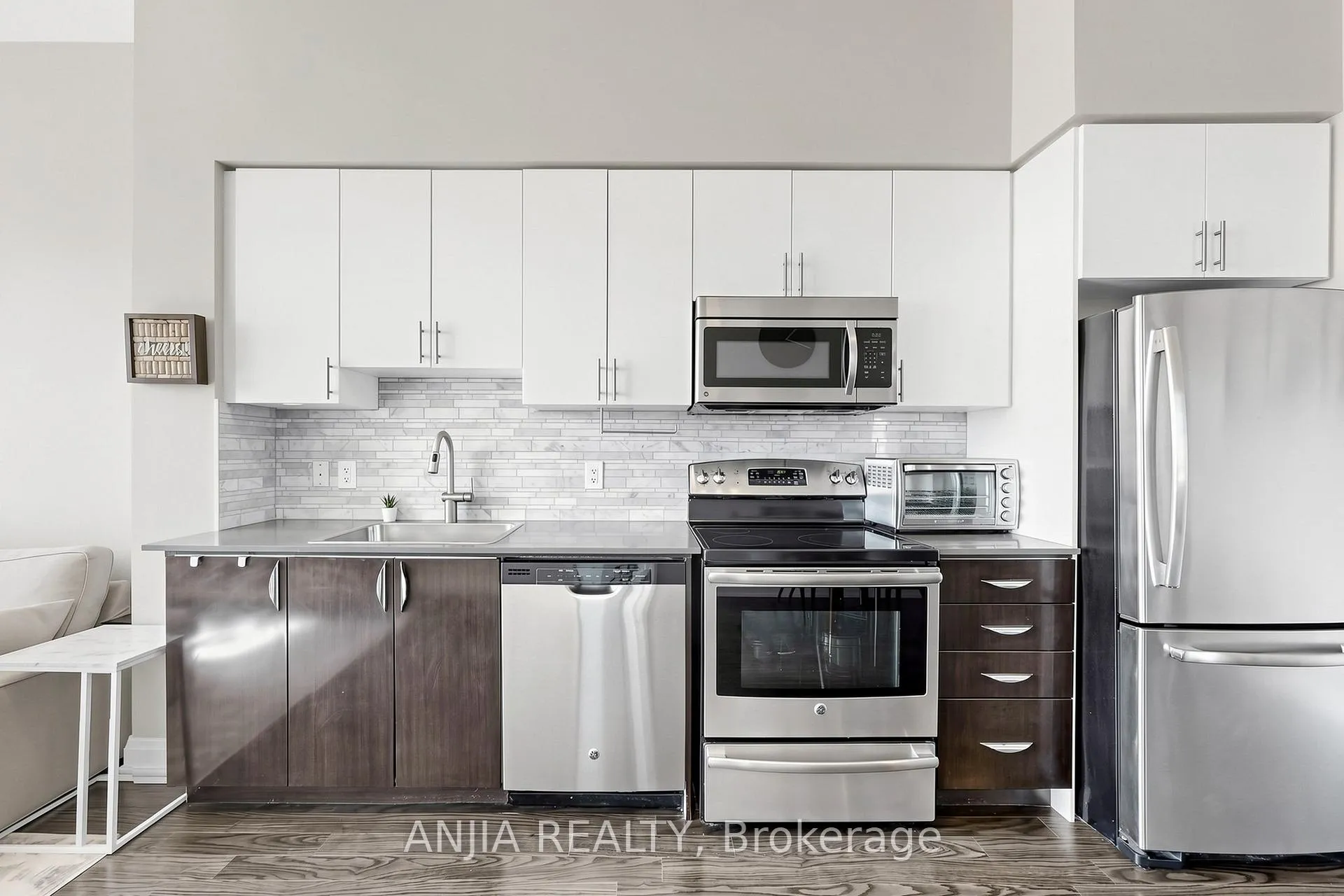 Photo 8 of Unit 331, 7161 Yonge Street, Markham, Thornhill — HOMEH