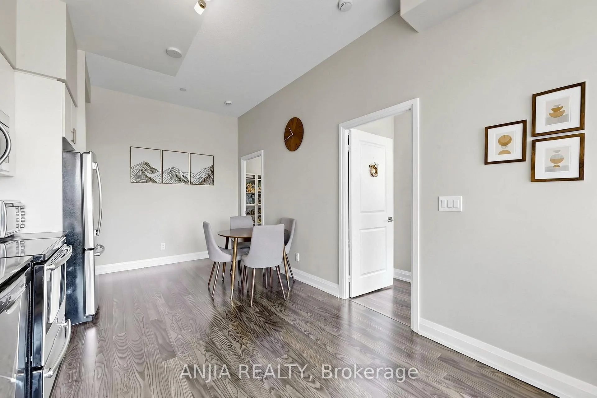 Photo 14 of Unit 331, 7161 Yonge Street, Markham, Thornhill — HOMEH