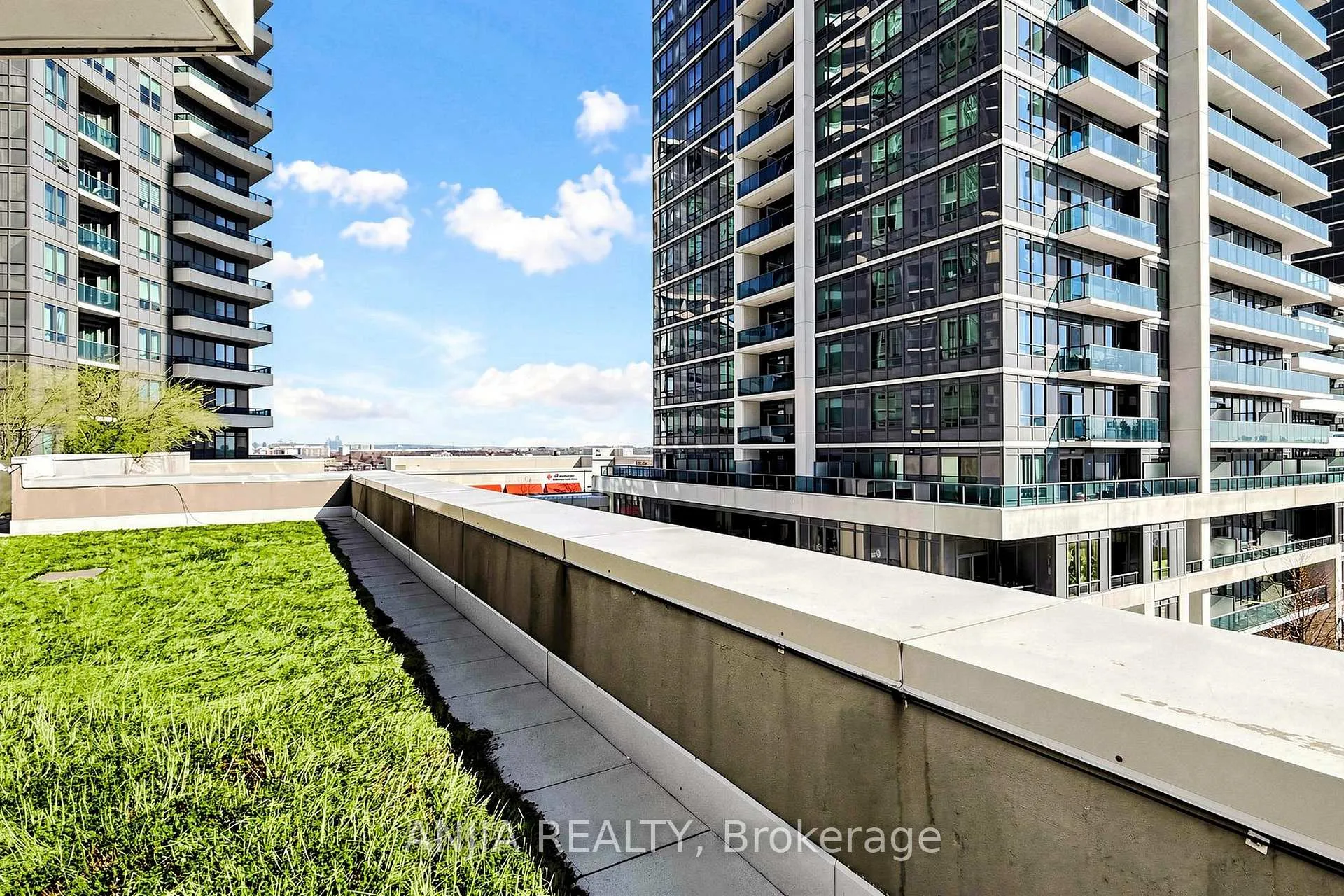 Photo 31 of Unit 331, 7161 Yonge Street, Markham, Thornhill — HOMEH