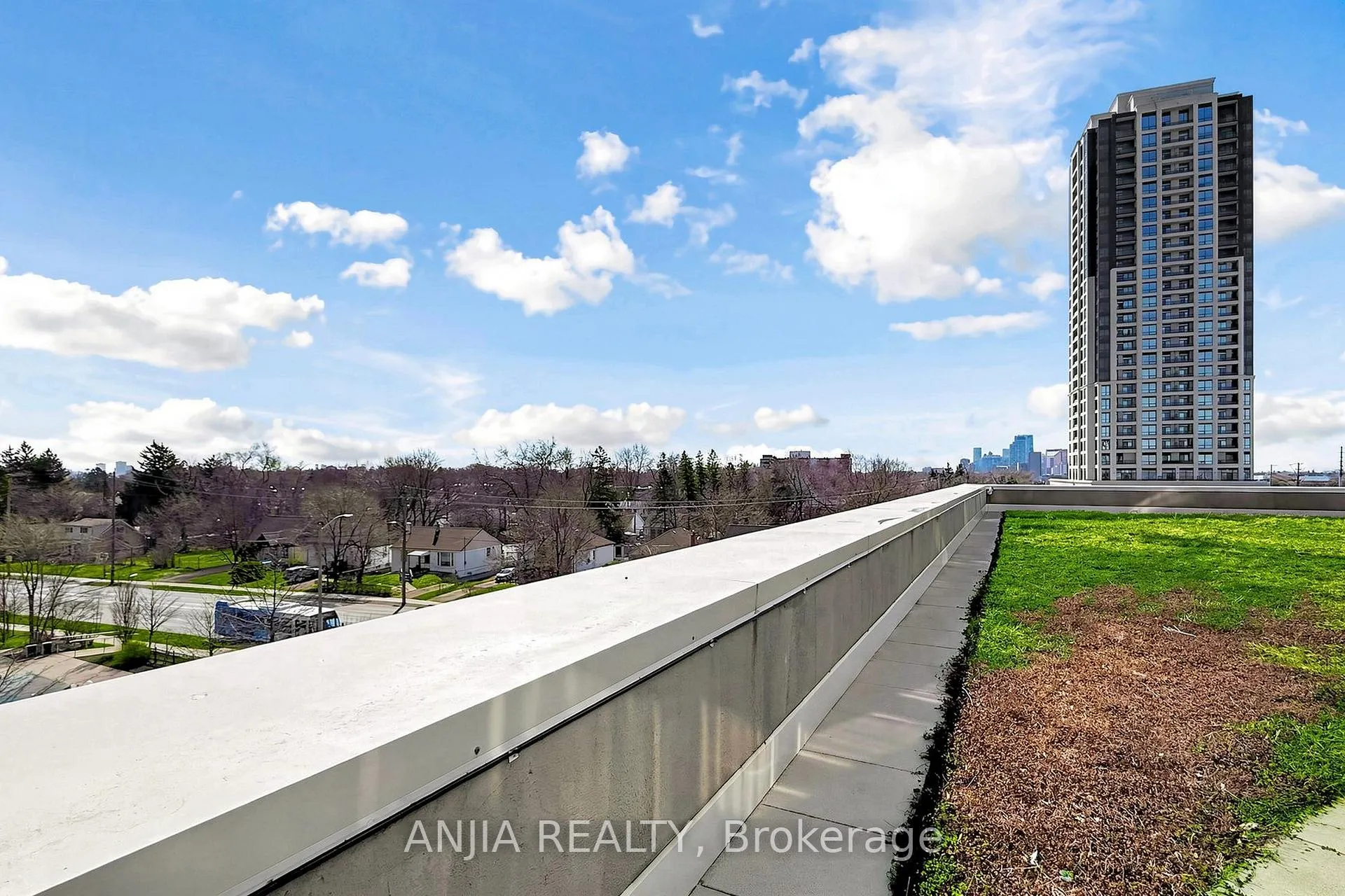 Photo 32 of Unit 331, 7161 Yonge Street, Markham, Thornhill — HOMEH