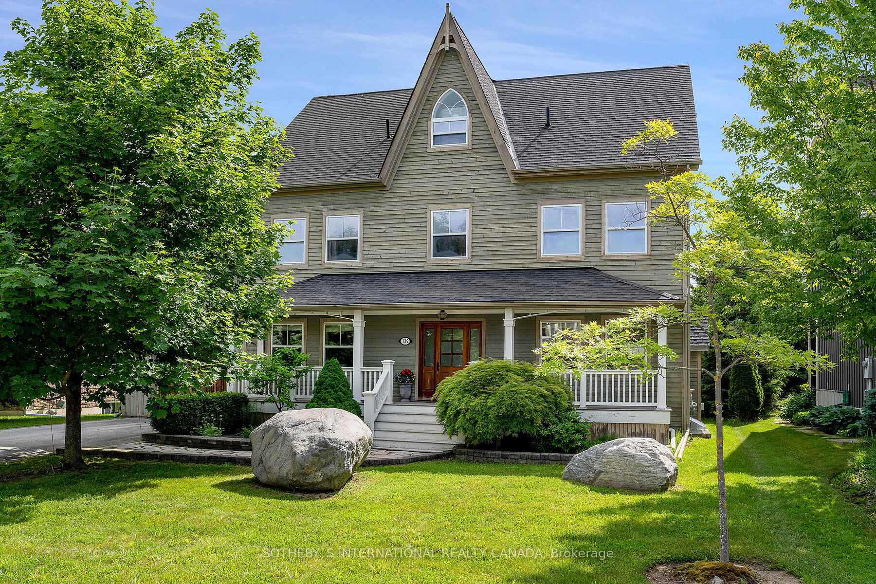 Front of 129 Snowbridge Way