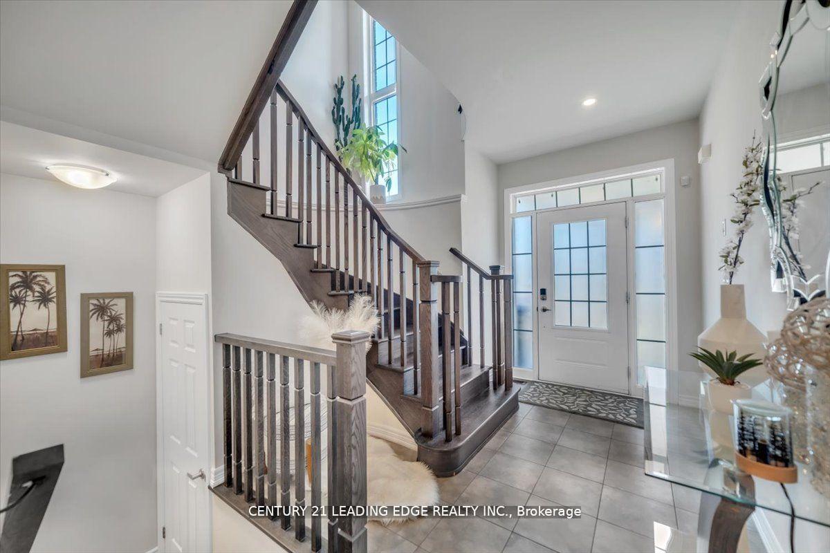 Photo 10 of 47 Crombie Street, Clarington, Bowmanville — HOMEH