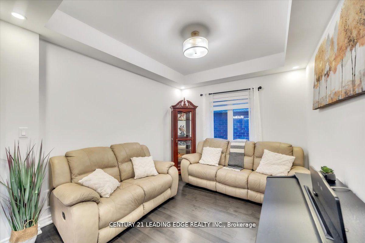 Photo 14 of 47 Crombie Street, Clarington, Bowmanville — HOMEH