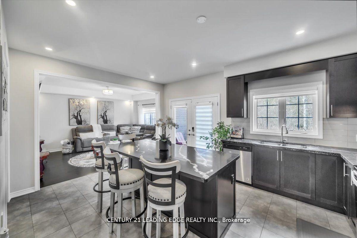 Photo 15 of 47 Crombie Street, Clarington, Bowmanville — HOMEH