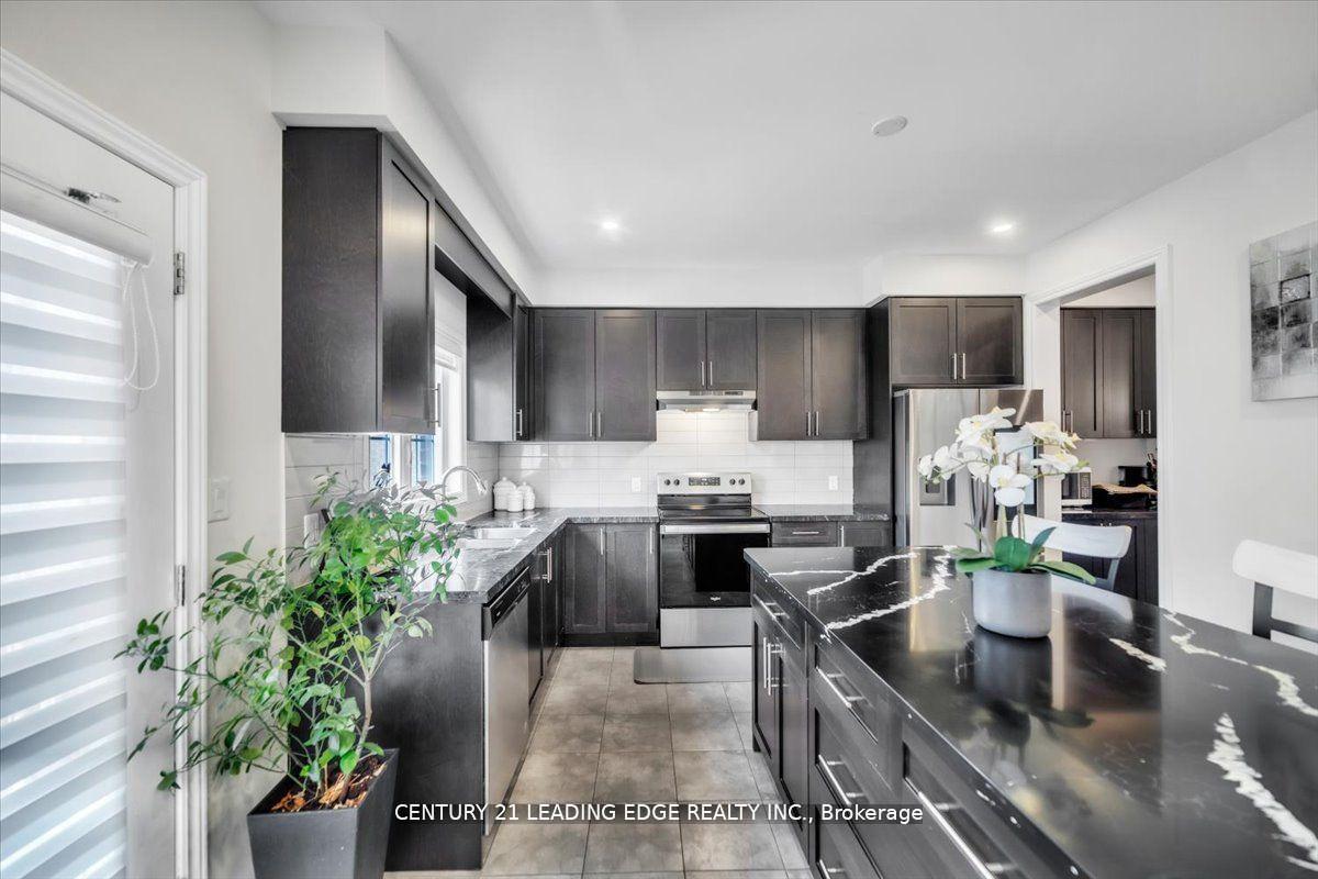 Photo 16 of 47 Crombie Street, Clarington, Bowmanville — HOMEH