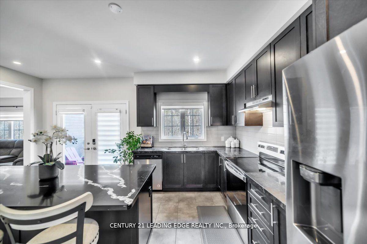 Photo 17 of 47 Crombie Street, Clarington, Bowmanville — HOMEH
