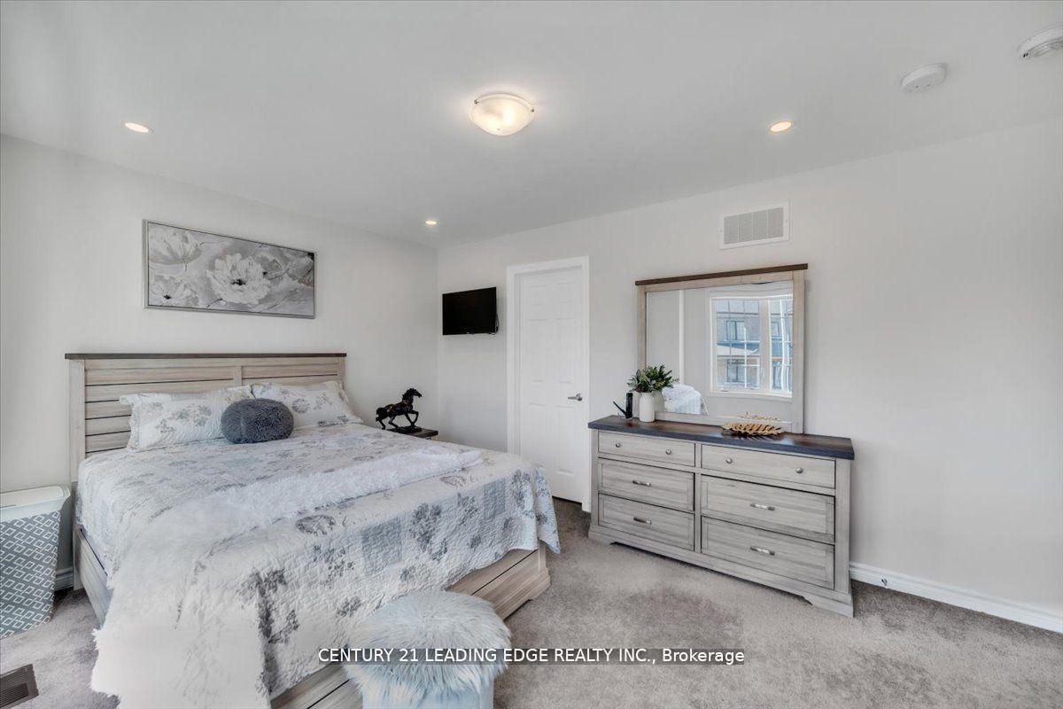 Photo 38 of 47 Crombie Street, Clarington, Bowmanville — HOMEH