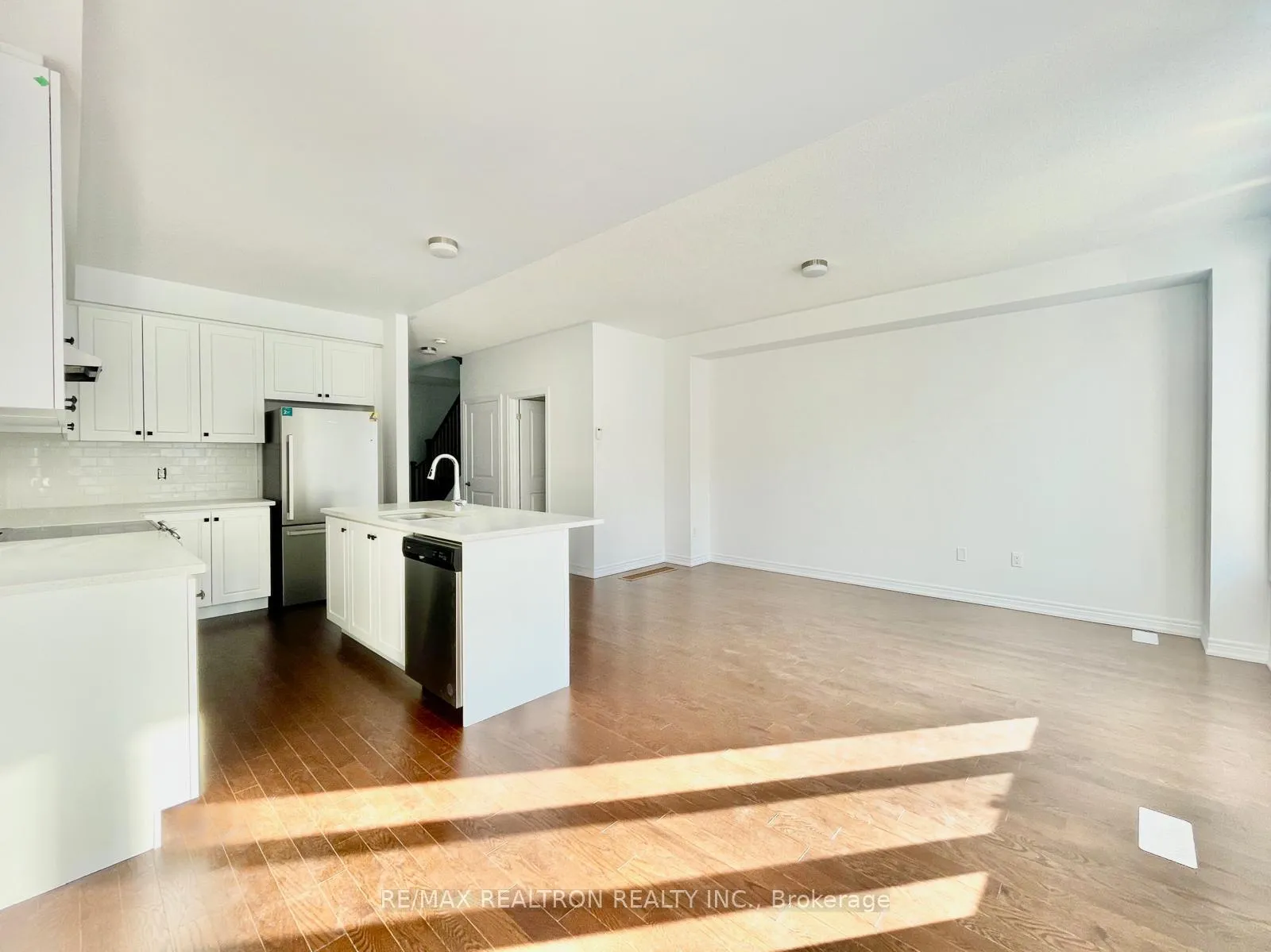 Photo 2 of 83 Milady Crescent, Barrie, Rural Barrie Southeast — HOMEH