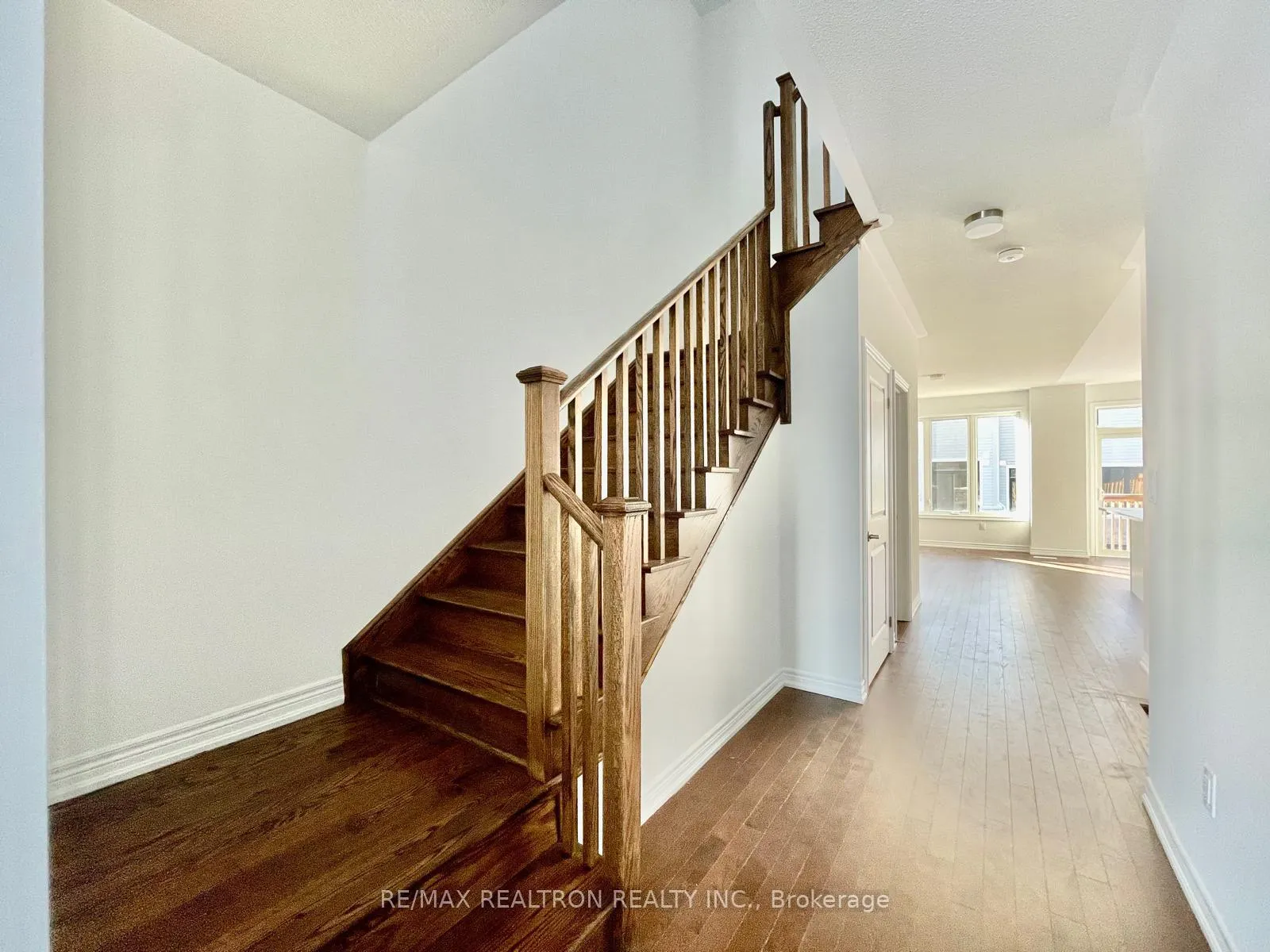 Photo 3 of 83 Milady Crescent, Barrie, Rural Barrie Southeast — HOMEH