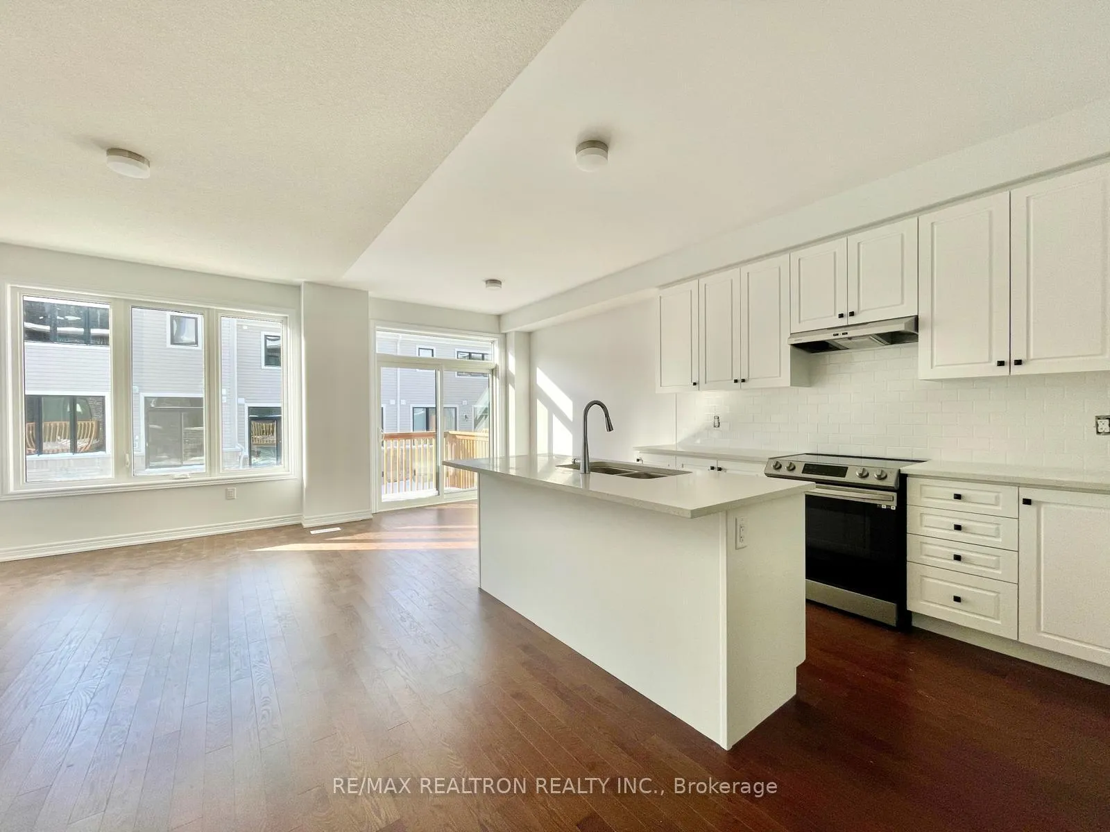 Photo 9 of 83 Milady Crescent, Barrie, Rural Barrie Southeast — HOMEH