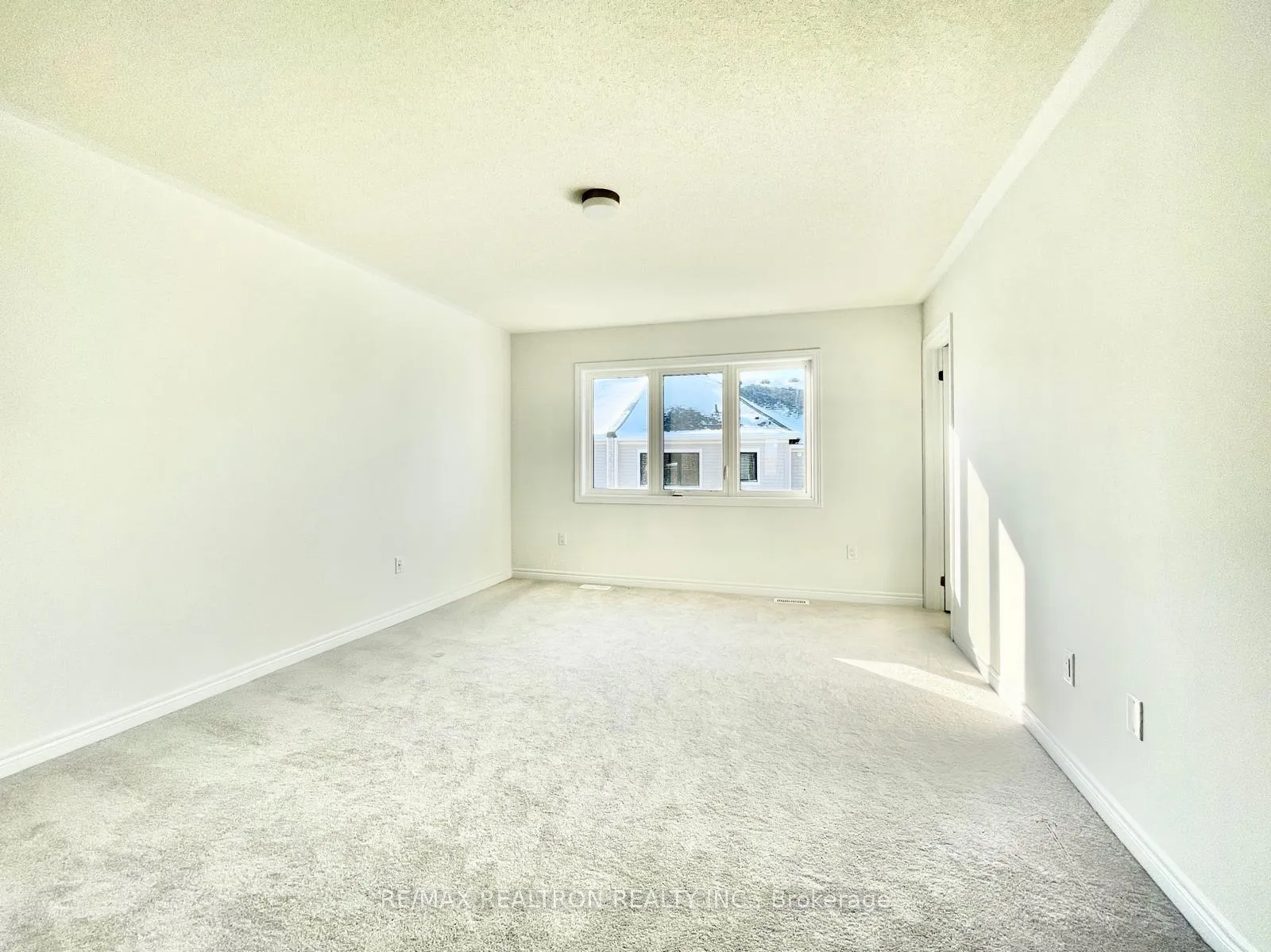 Photo 10 of 83 Milady Crescent, Barrie, Rural Barrie Southeast — HOMEH