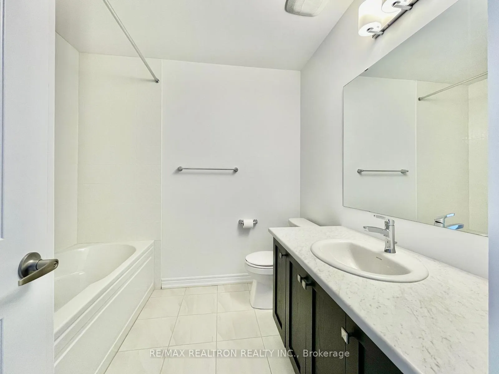 Photo 13 of 83 Milady Crescent, Barrie, Rural Barrie Southeast — HOMEH