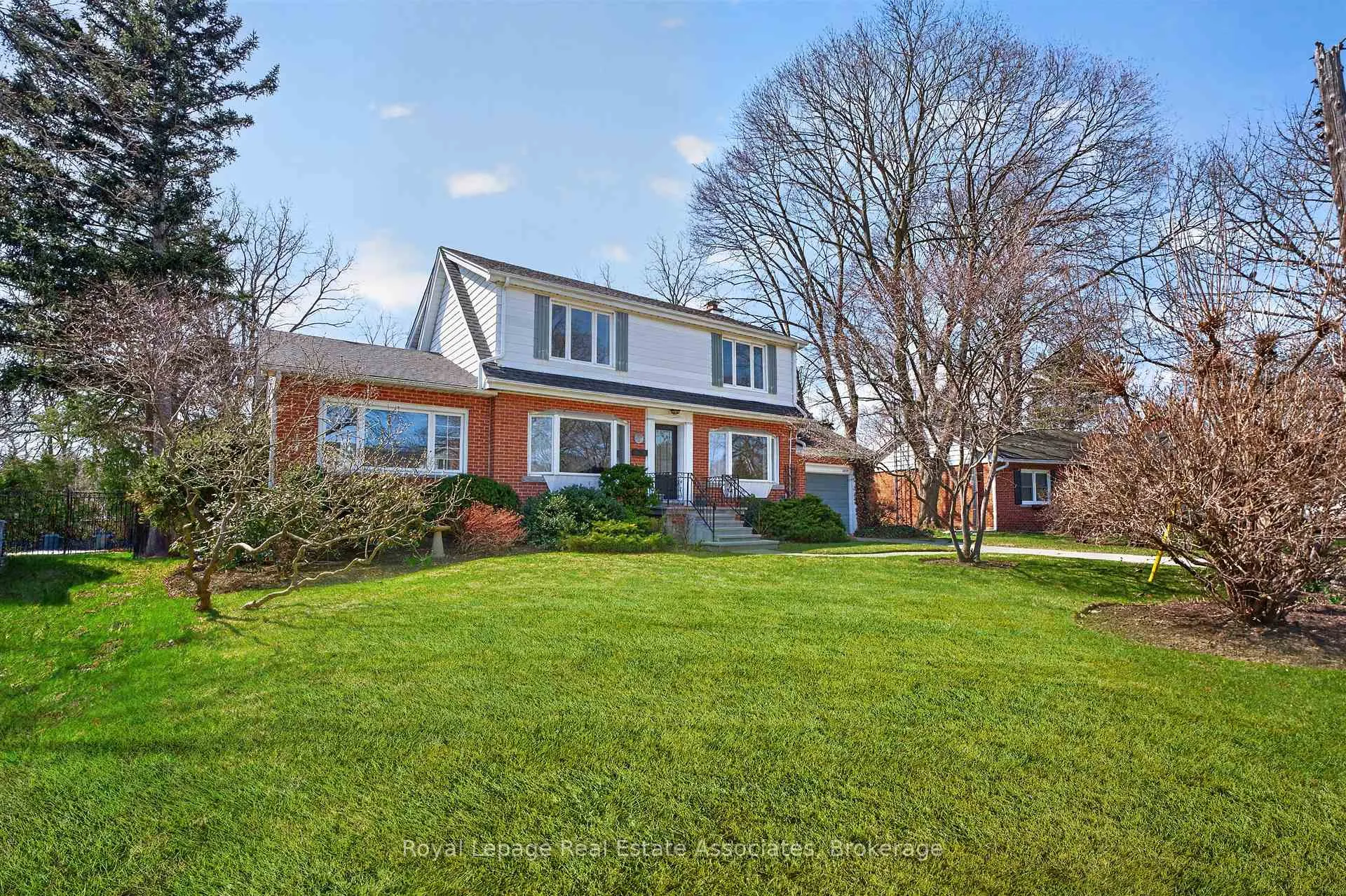 Photo 2 of 2079 Deyncourt Drive, Burlington, Brant — HOMEH