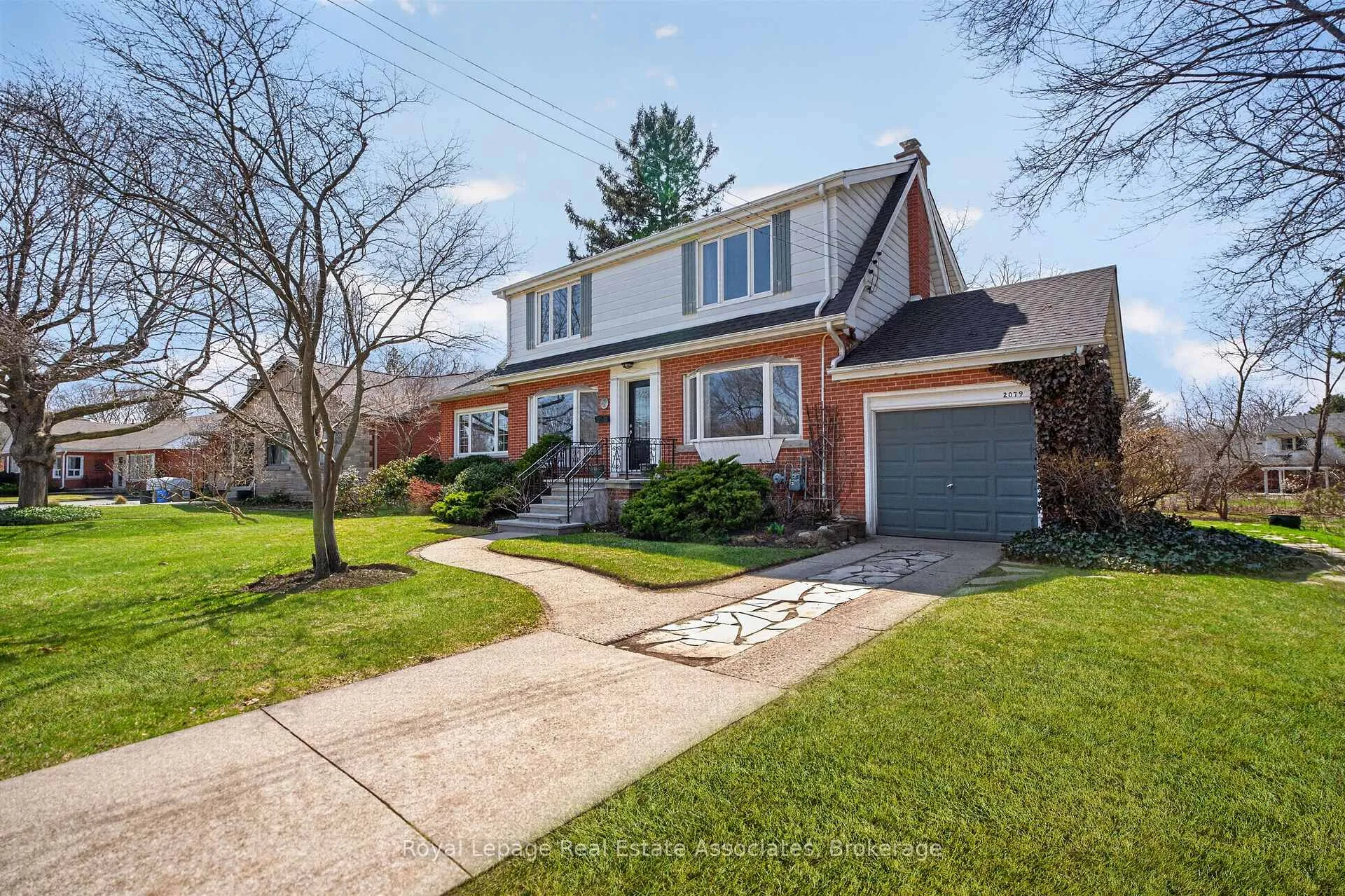 Photo 3 of 2079 Deyncourt Drive, Burlington, Brant — HOMEH