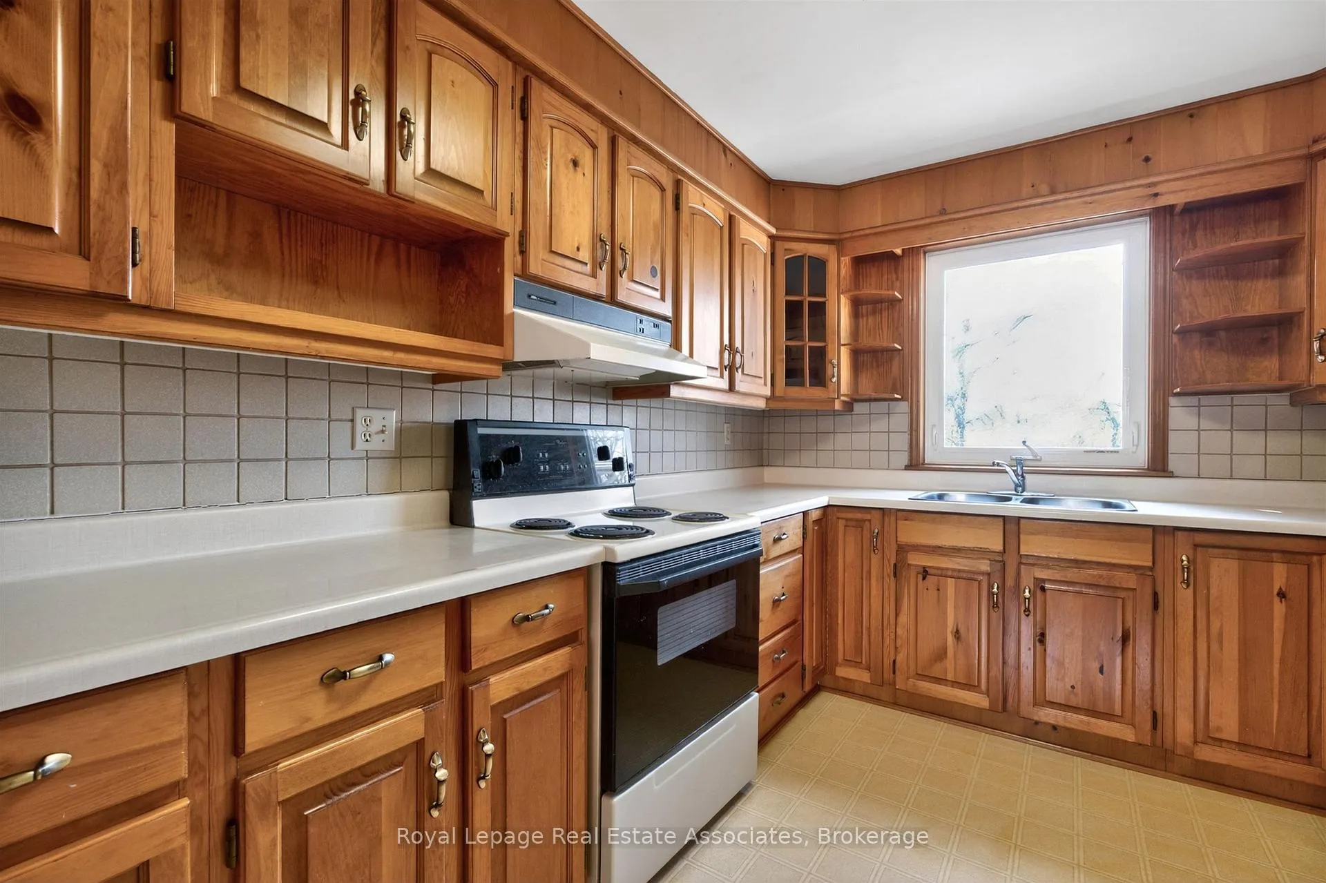 Photo 12 of 2079 Deyncourt Drive, Burlington, Brant — HOMEH