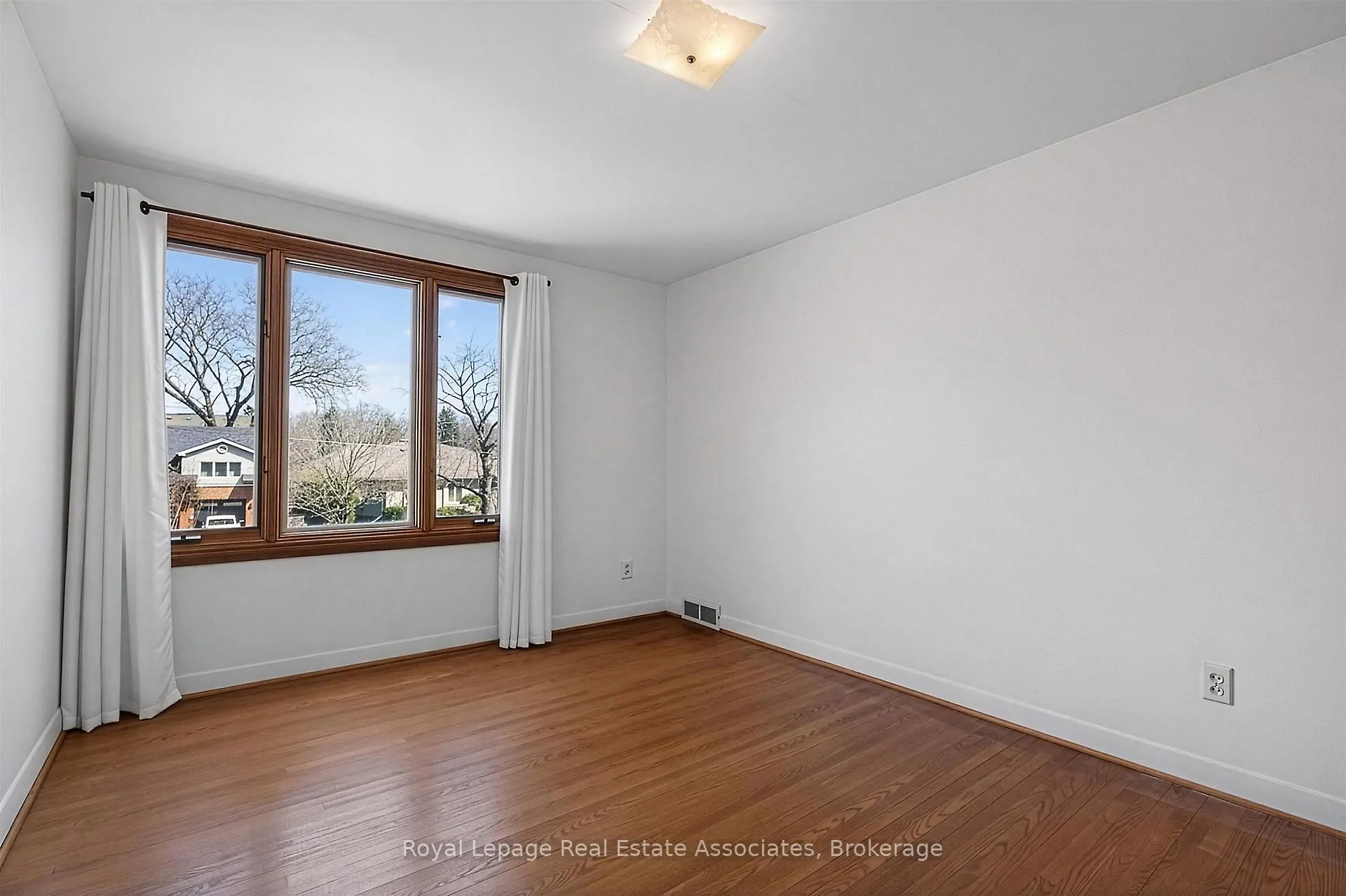 Photo 23 of 2079 Deyncourt Drive, Burlington, Brant — HOMEH